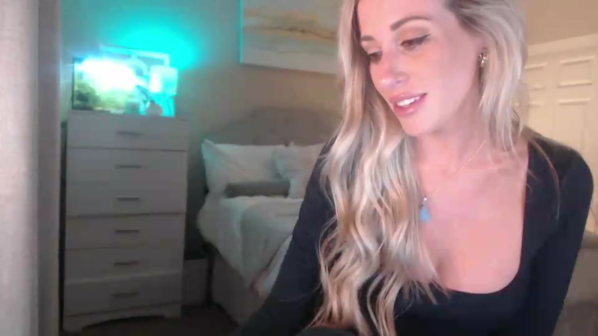 Gallery image thumbnail from Queen_bambii's myfreecams stream on, 05/23/2026, 07:28 image 4 of 20