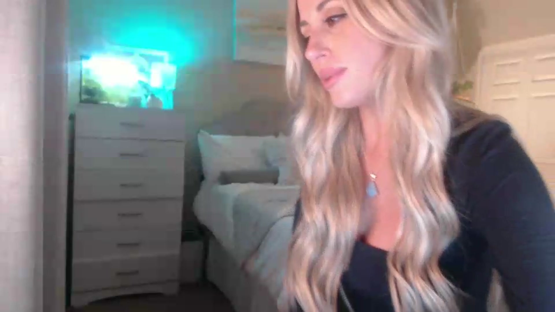 Gallery image thumbnail from Queen_bambii's myfreecams stream on, 05/23/2026, 07:28 image 12 of 20