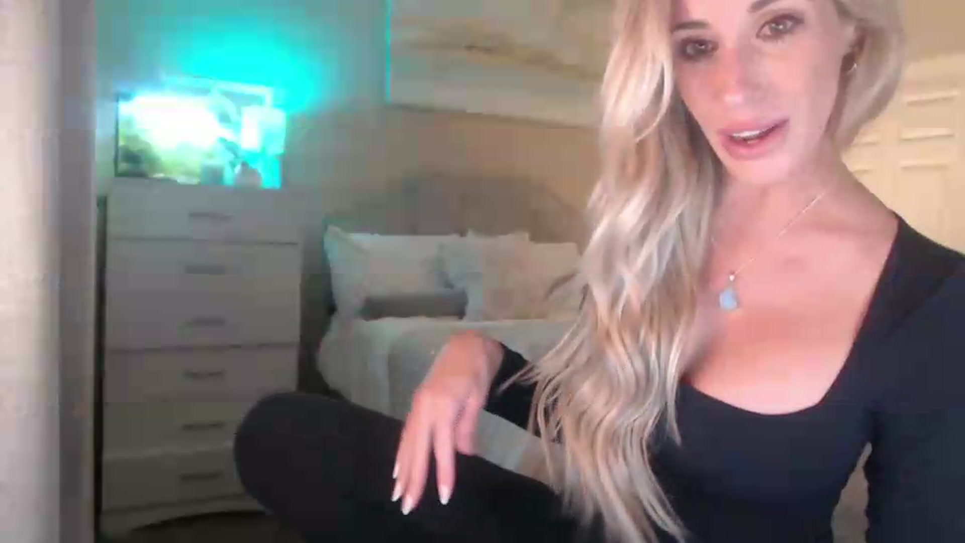 Gallery image thumbnail from Queen_bambii's myfreecams stream on, 05/23/2026, 07:28 image 5 of 20