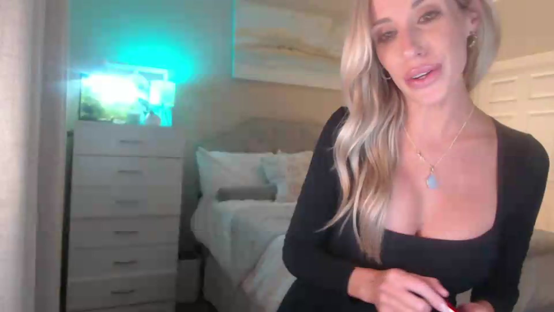 Gallery image thumbnail from Queen_bambii's myfreecams stream on, 05/23/2026, 07:28 image 20 of 20