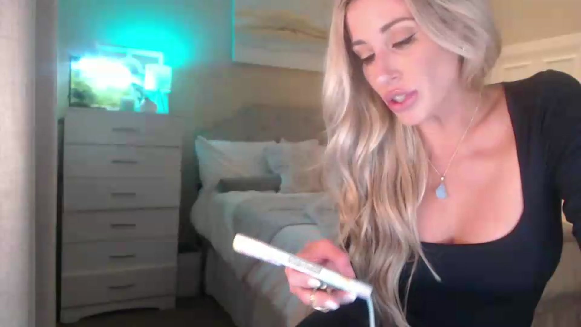 Gallery image thumbnail from Queen_bambii's myfreecams stream on, 05/23/2026, 07:28 image 3 of 20