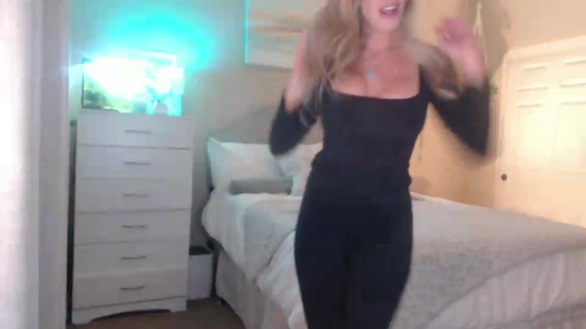 Gallery image thumbnail from Queen_bambii's myfreecams stream on, 05/23/2026, 07:28 image 19 of 20