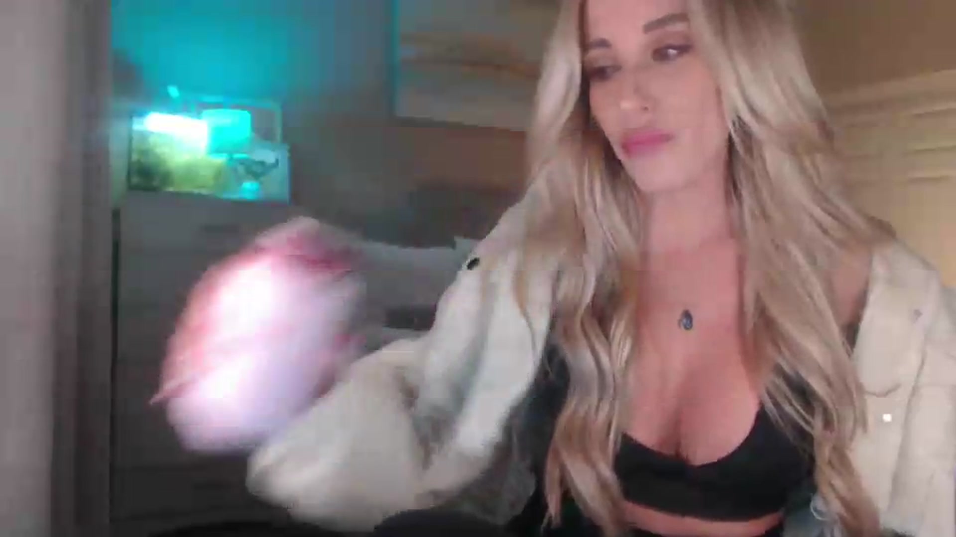 Gallery image thumbnail from Queen_bambii's myfreecams stream on, 05/30/2026, 07:33 image 13 of 20