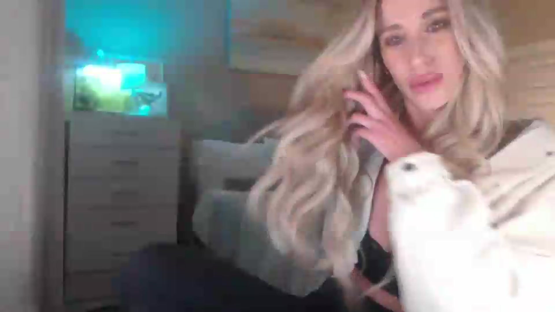 Gallery image thumbnail from Queen_bambii's myfreecams stream on, 05/30/2026, 07:33 image 16 of 20