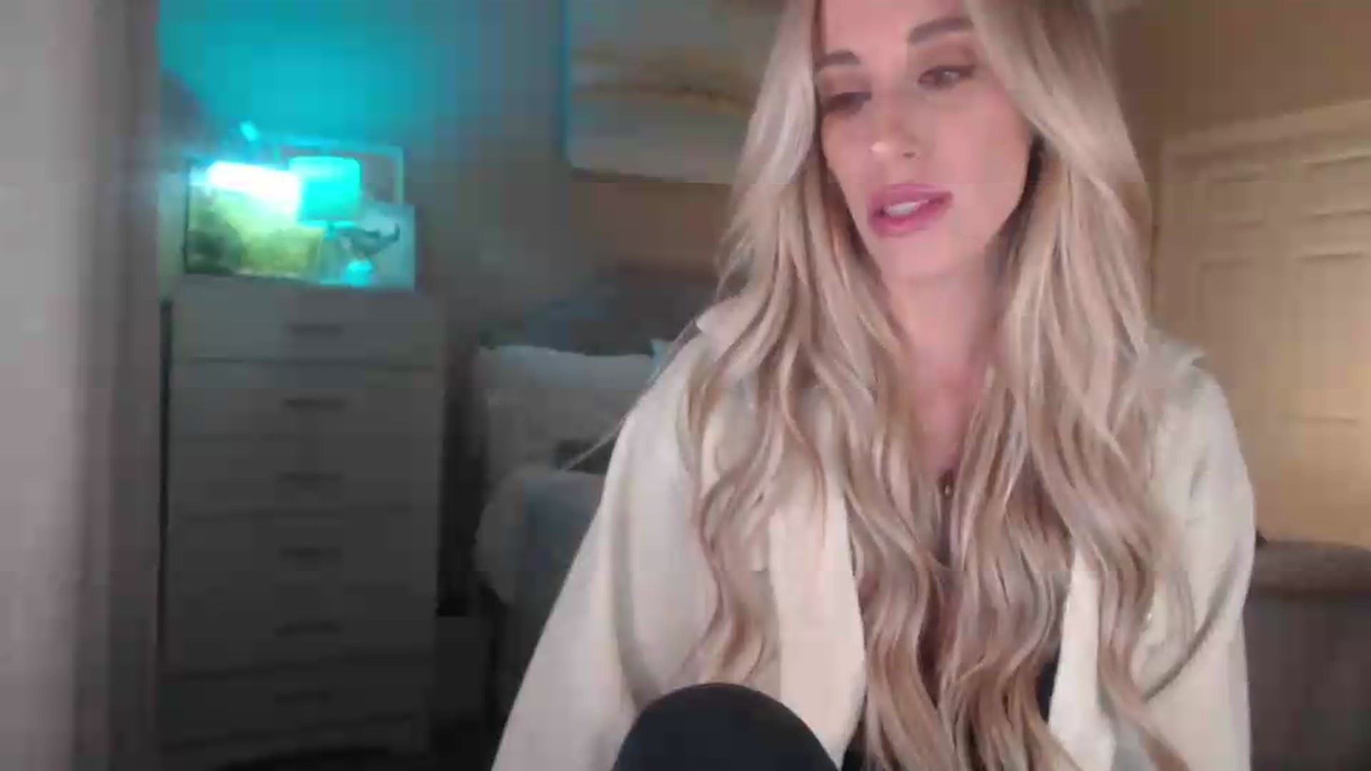 Gallery image thumbnail from Queen_bambii's myfreecams stream on, 05/30/2026, 07:33 image 14 of 20
