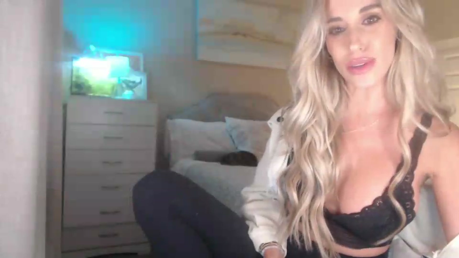 Gallery image thumbnail from Queen_bambii's myfreecams stream on, 05/30/2026, 07:33 image 3 of 20