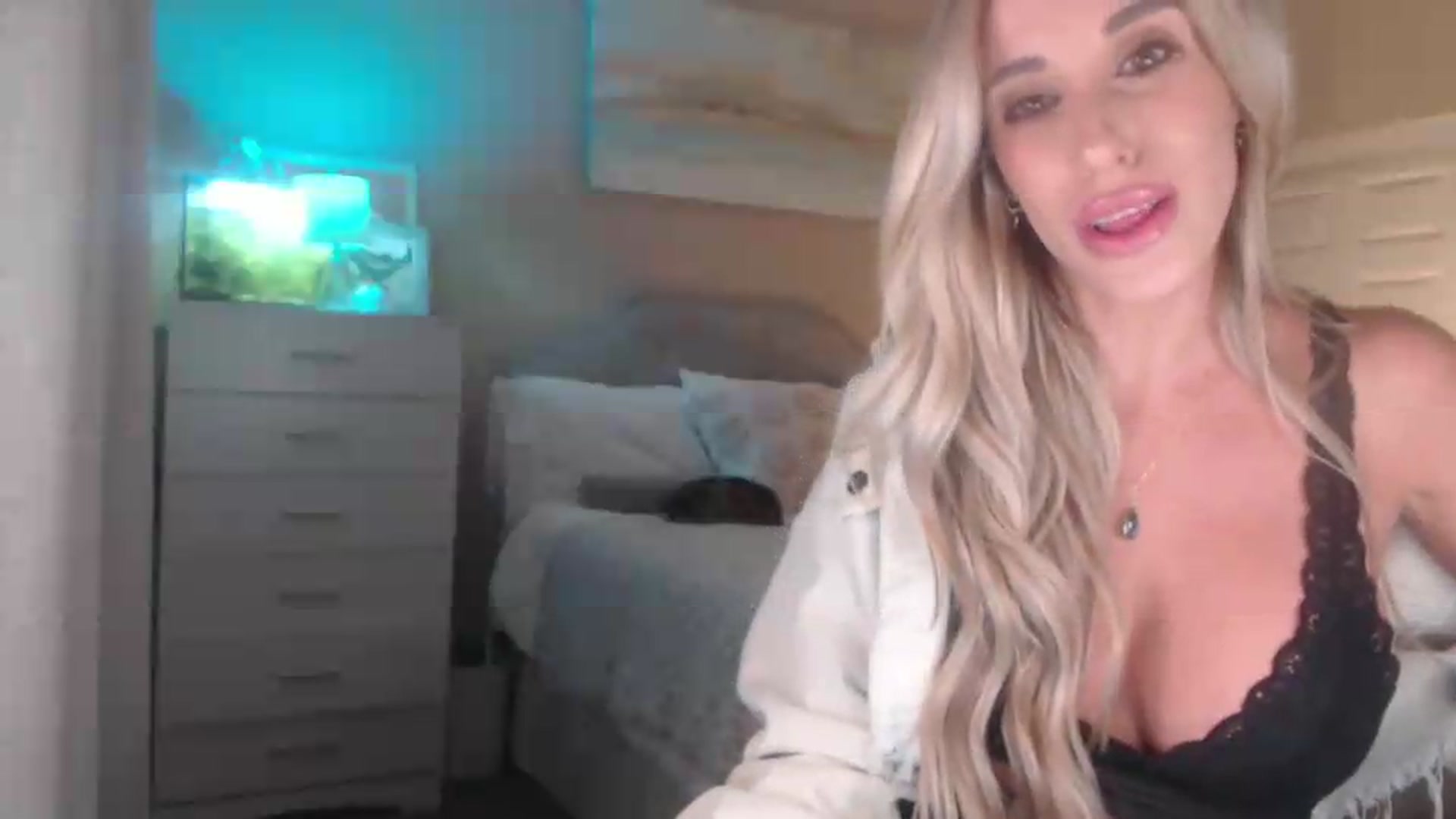 Gallery image thumbnail from Queen_bambii's myfreecams stream on, 05/30/2026, 07:33 image 4 of 20
