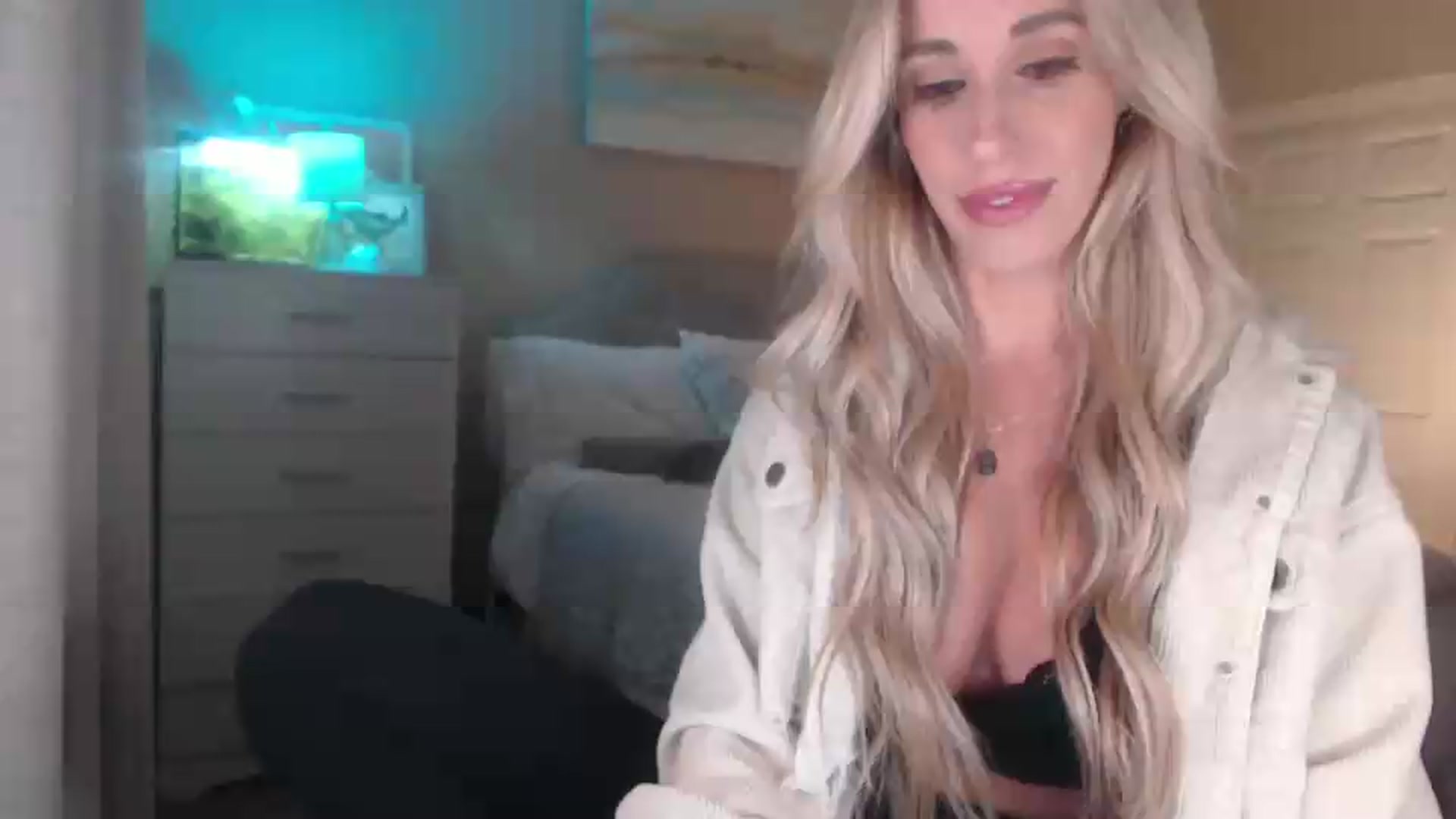 Gallery image thumbnail from Queen_bambii's myfreecams stream on, 05/30/2026, 07:33 image 1 of 20