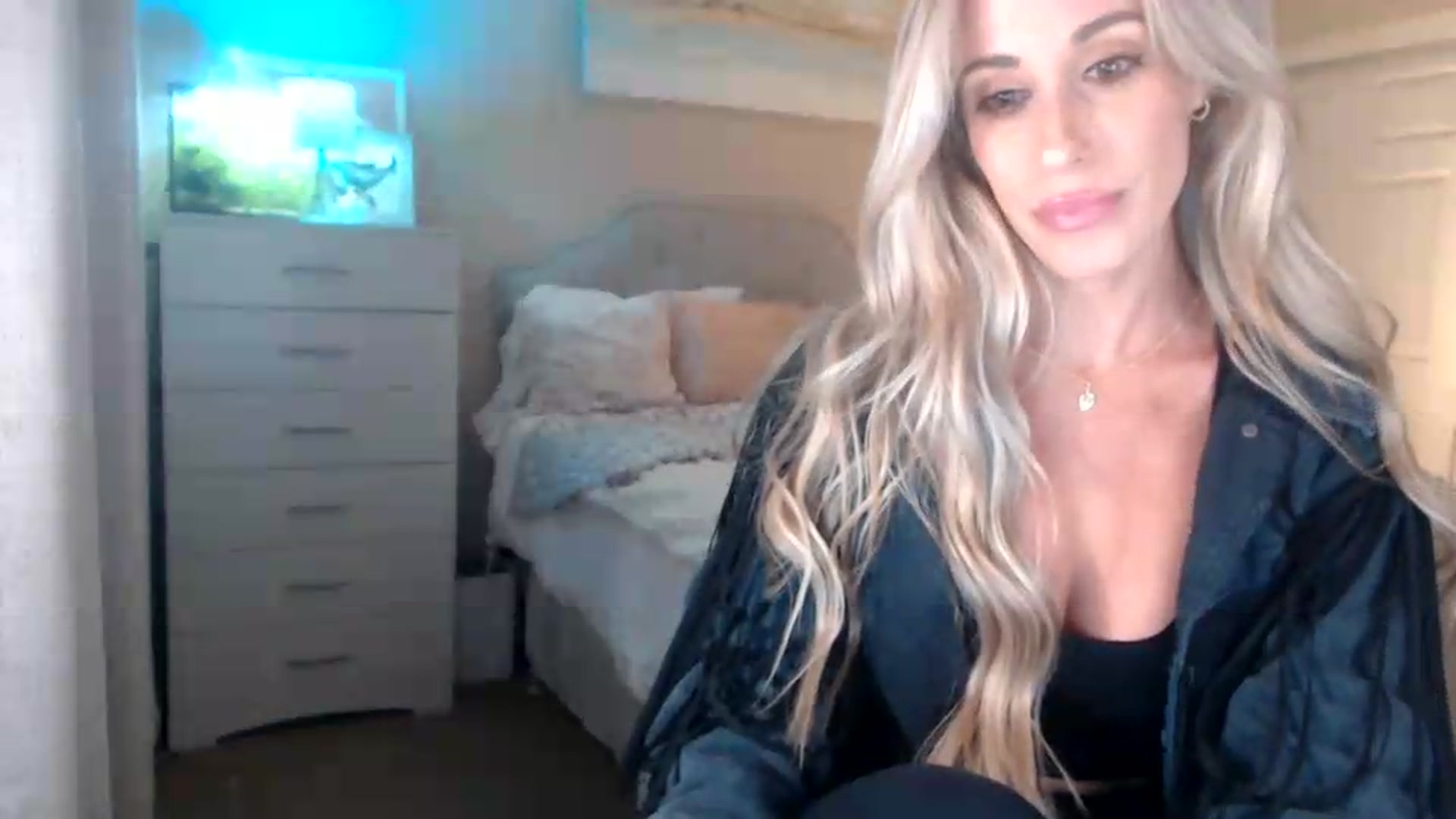 Gallery image thumbnail from Queen_bambii's myfreecams stream on, 06/07/2026, 05:32 image 10 of 20