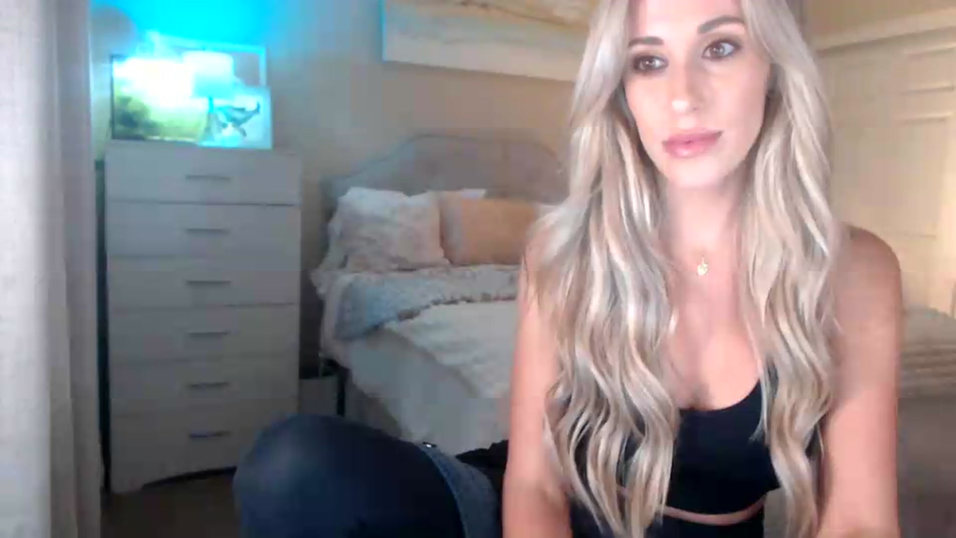 Gallery image thumbnail from Queen_bambii's myfreecams stream on, 06/07/2026, 05:32 image 5 of 20