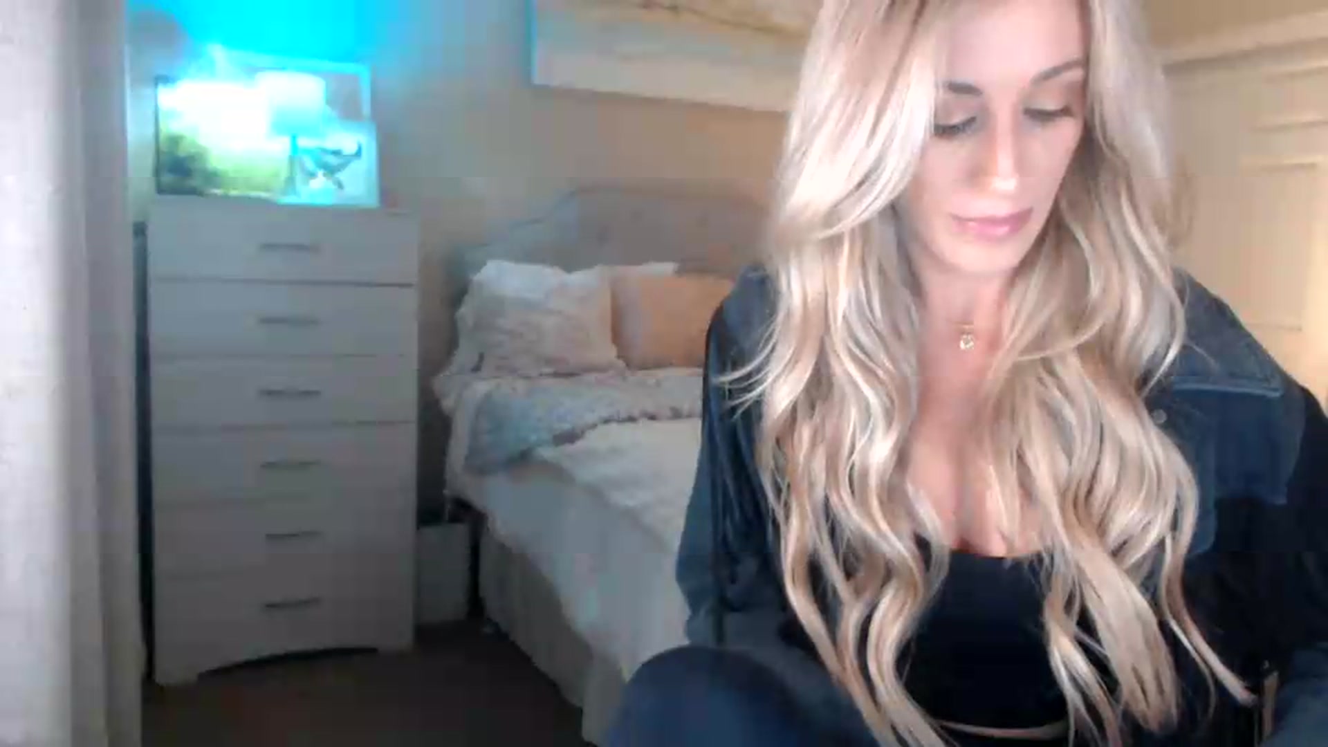 Gallery image thumbnail from Queen_bambii's myfreecams stream on, 06/07/2026, 05:32 image 2 of 20