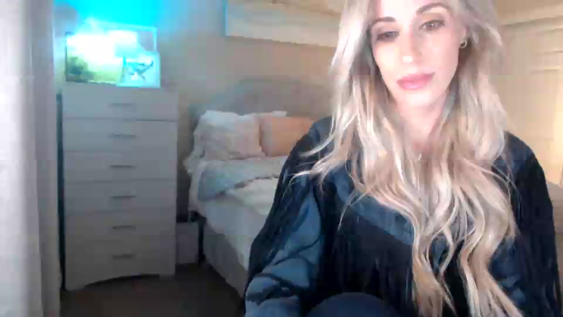 Gallery image thumbnail from Queen_bambii's myfreecams stream on, 06/07/2026, 05:32 image 18 of 20