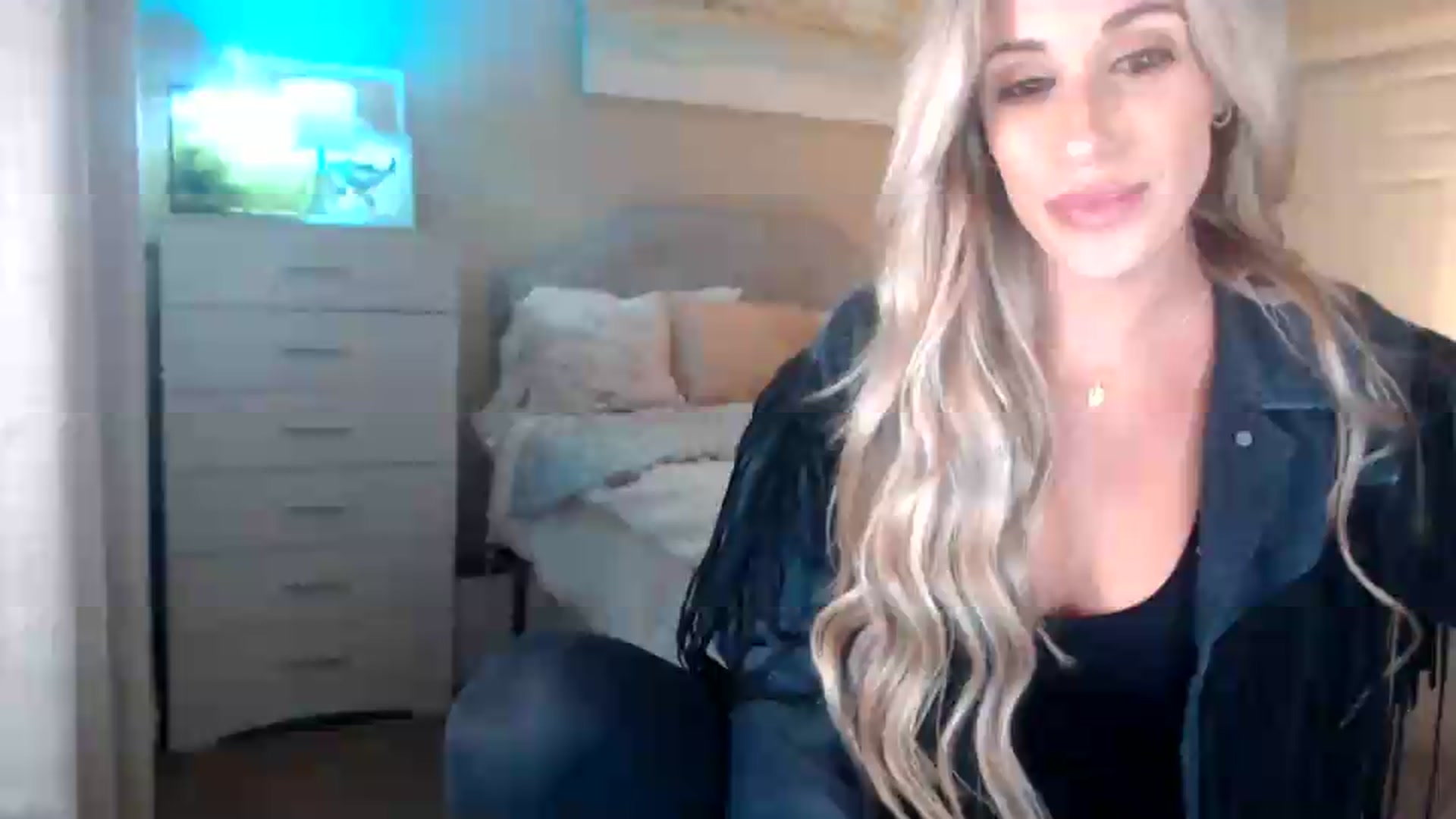 Gallery image thumbnail from Queen_bambii's myfreecams stream on, 06/07/2026, 05:32 image 1 of 20