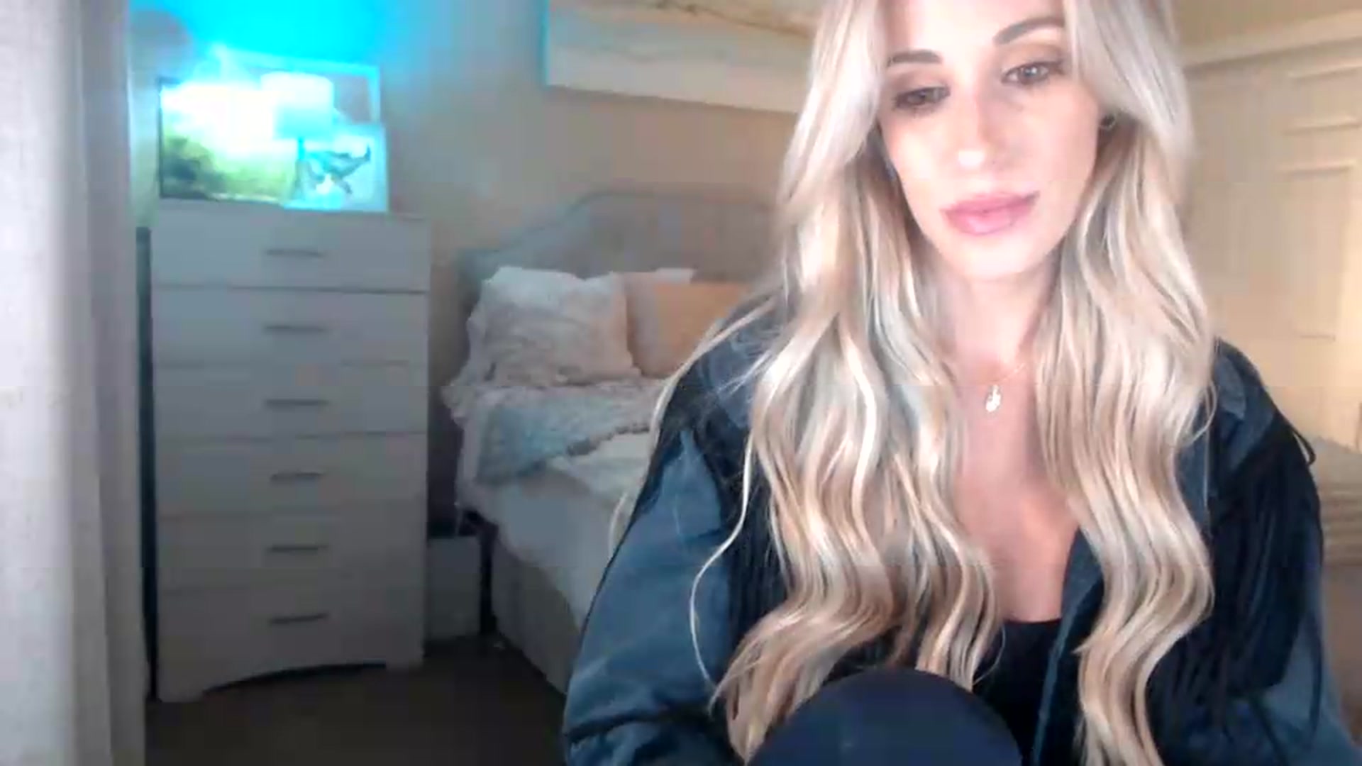 Gallery image thumbnail from Queen_bambii's myfreecams stream on, 06/07/2026, 05:32 image 7 of 20