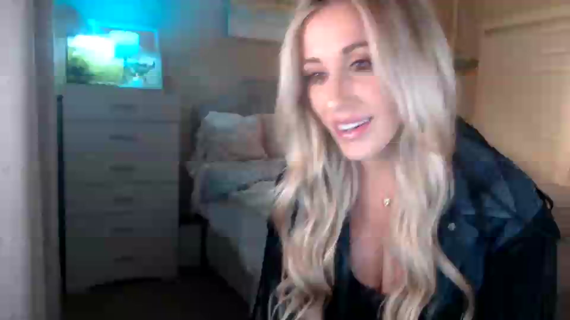 Gallery image thumbnail from Queen_bambii's myfreecams stream on, 06/07/2026, 05:32 image 8 of 20