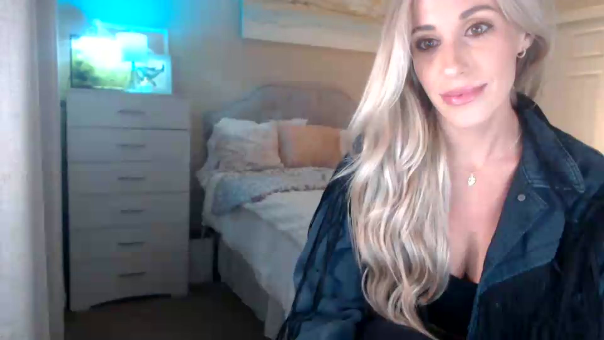 Gallery image thumbnail from Queen_bambii's myfreecams stream on, 06/07/2026, 05:32 image 9 of 20