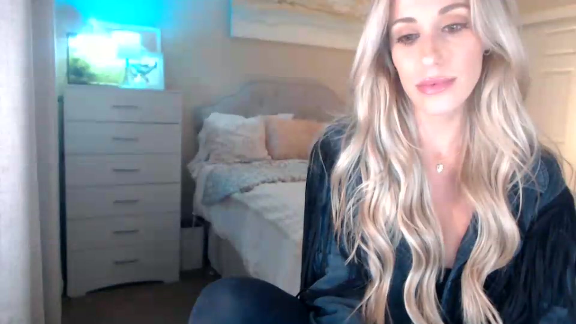 Gallery image thumbnail from Queen_bambii's myfreecams stream on, 06/07/2026, 05:32 image 11 of 20
