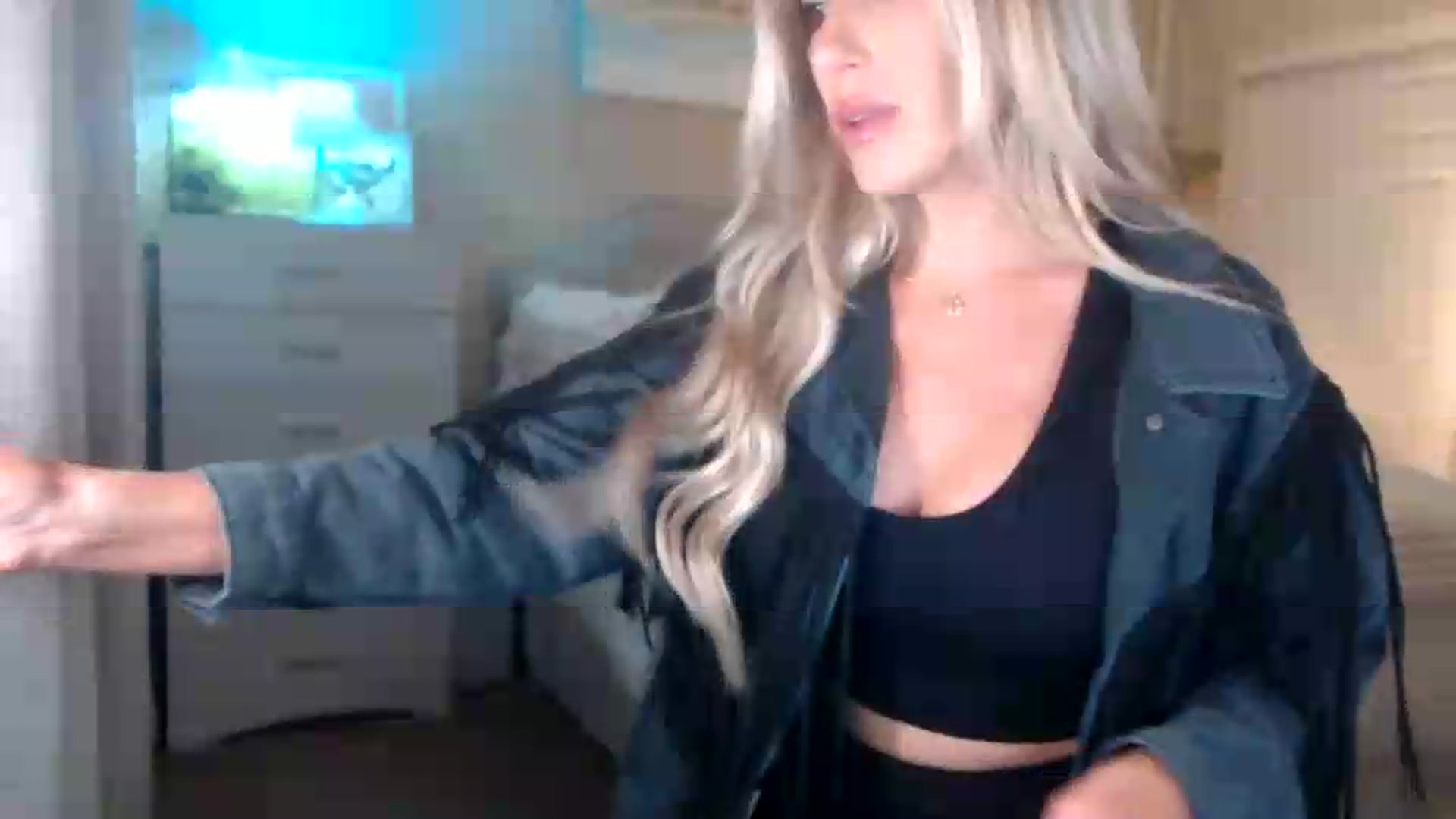 Gallery image thumbnail from Queen_bambii's myfreecams stream on, 06/07/2026, 05:32 image 3 of 20