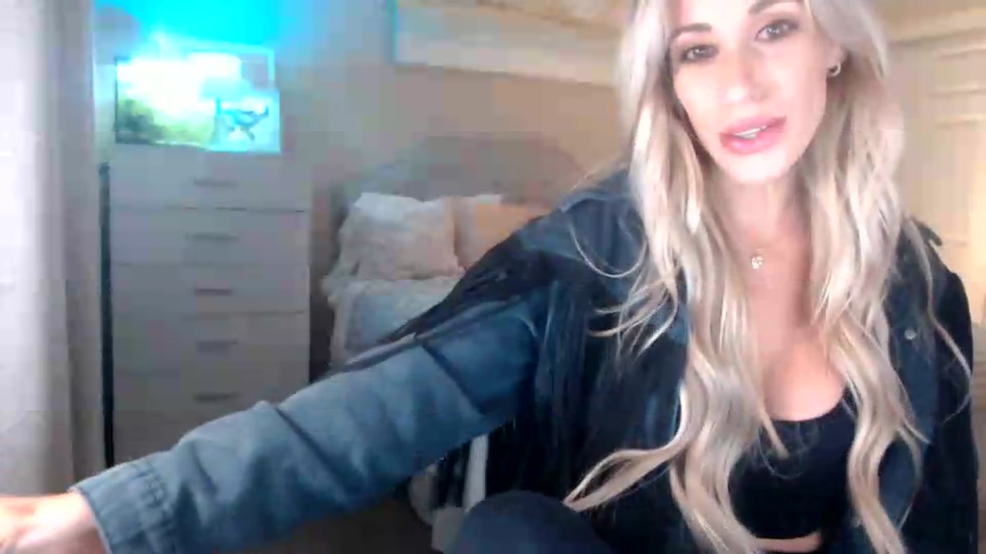 Gallery image thumbnail from Queen_bambii's myfreecams stream on, 06/07/2026, 05:32 image 16 of 20