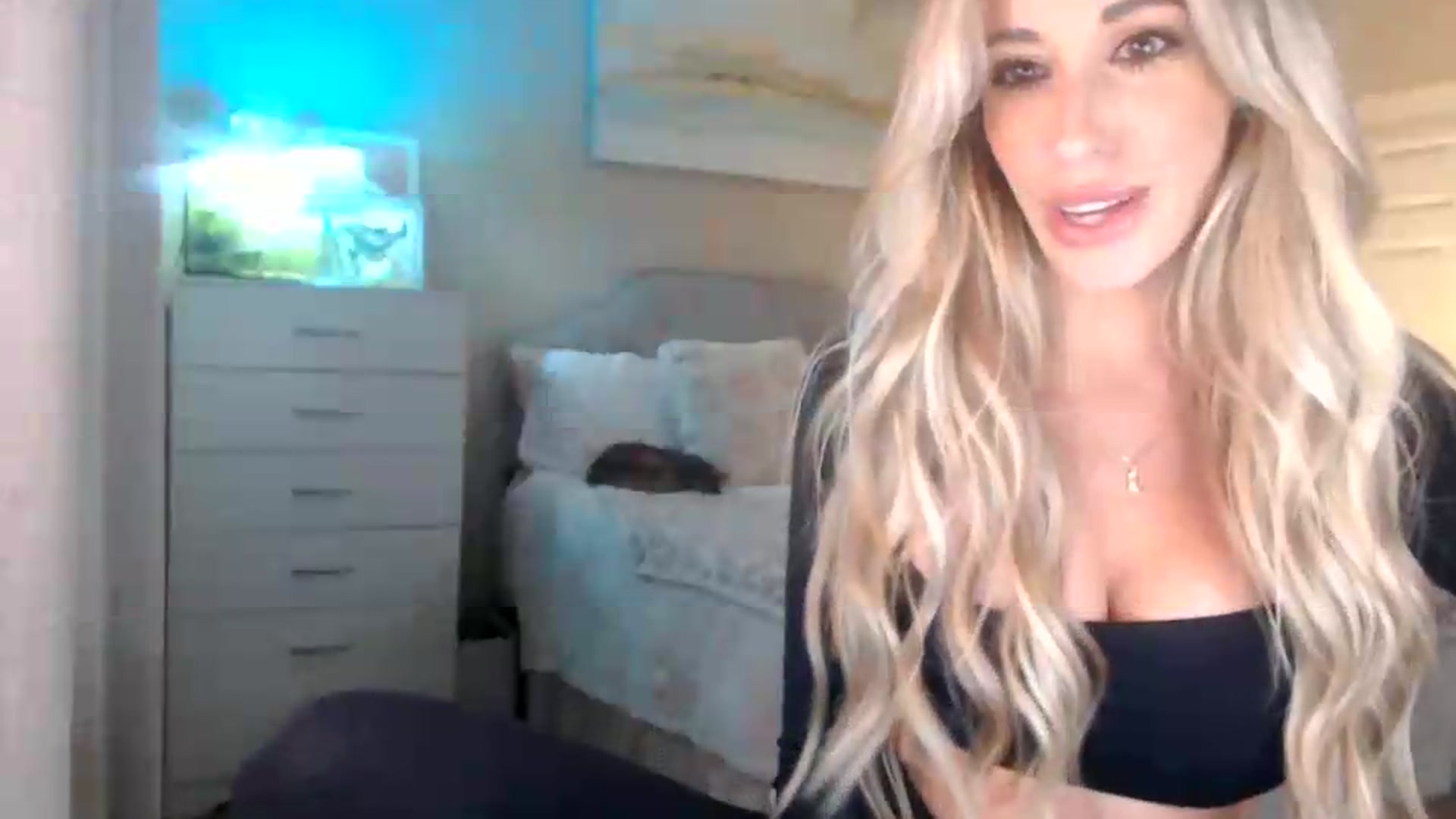 Gallery image thumbnail from Queen_bambii's myfreecams stream on, 06/11/2026, 05:00 image 18 of 20