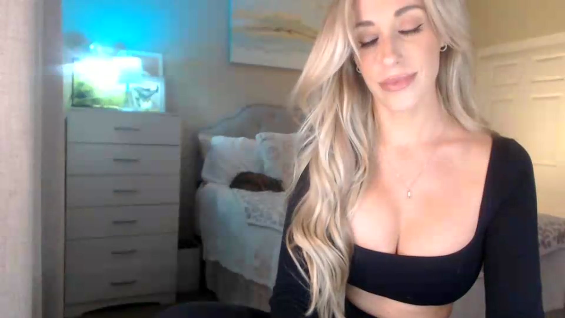 Gallery image thumbnail from Queen_bambii's myfreecams stream on, 06/11/2026, 05:00 image 5 of 20