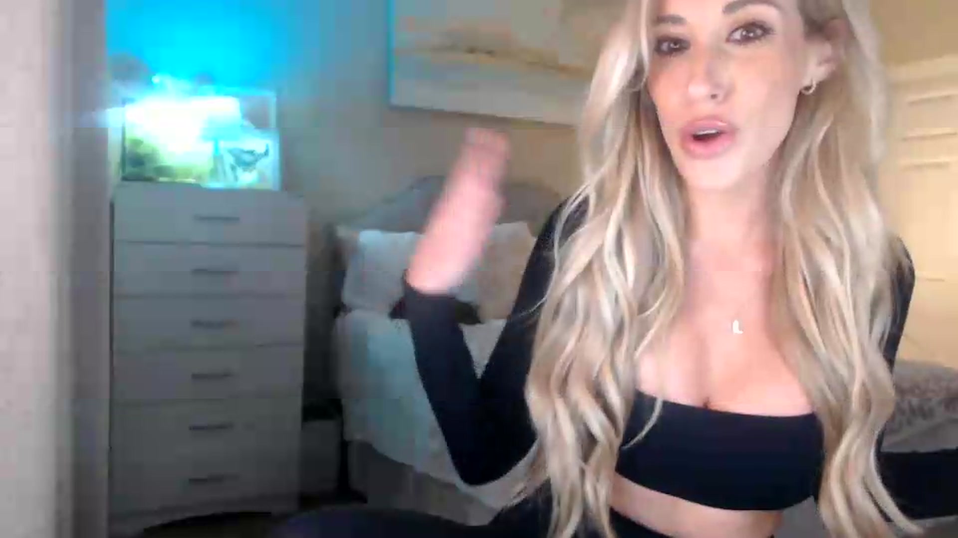 Gallery image thumbnail from Queen_bambii's myfreecams stream on, 06/11/2026, 05:00 image 4 of 20
