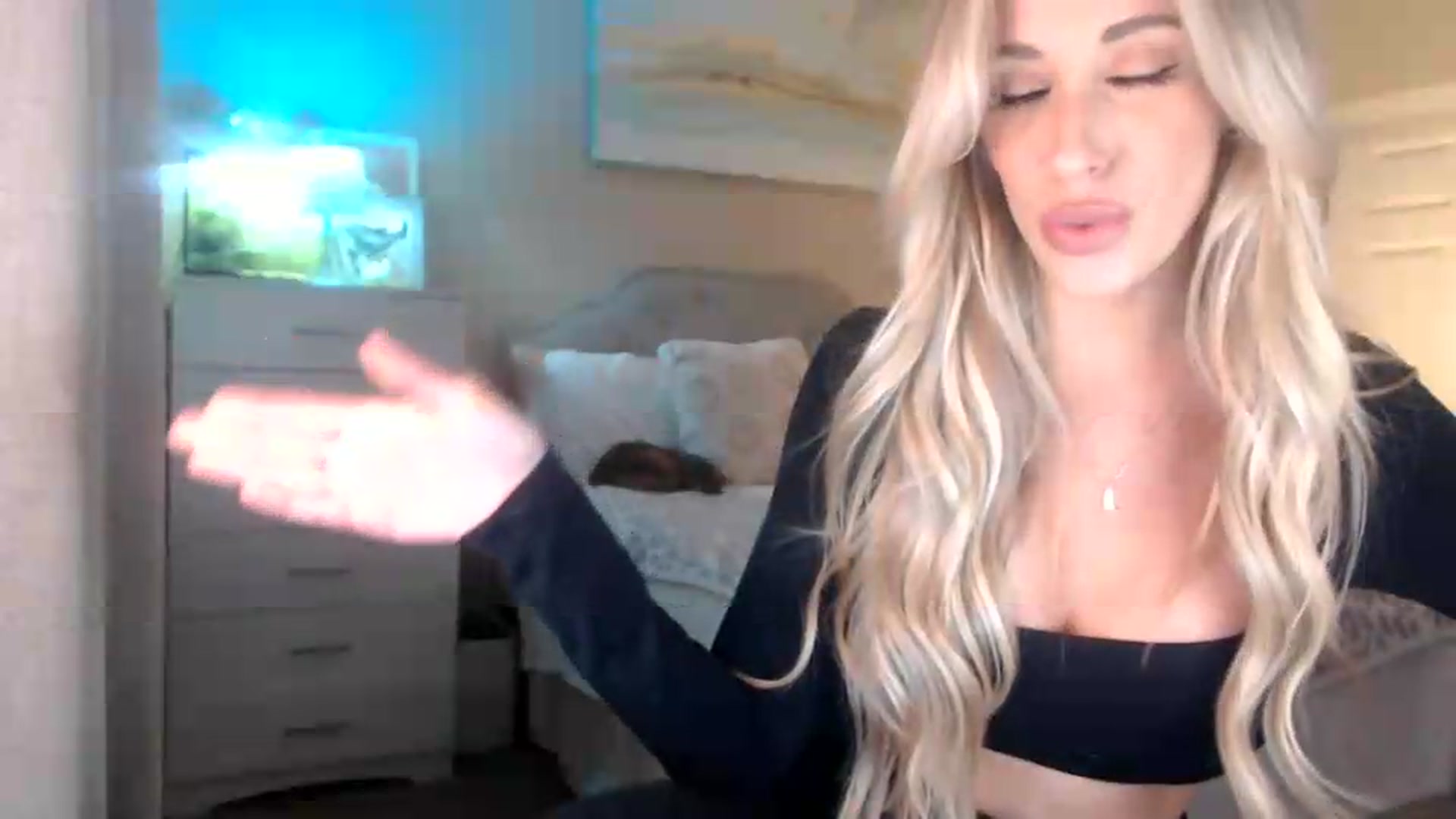 Gallery image thumbnail from Queen_bambii's myfreecams stream on, 06/11/2026, 05:00 image 11 of 20