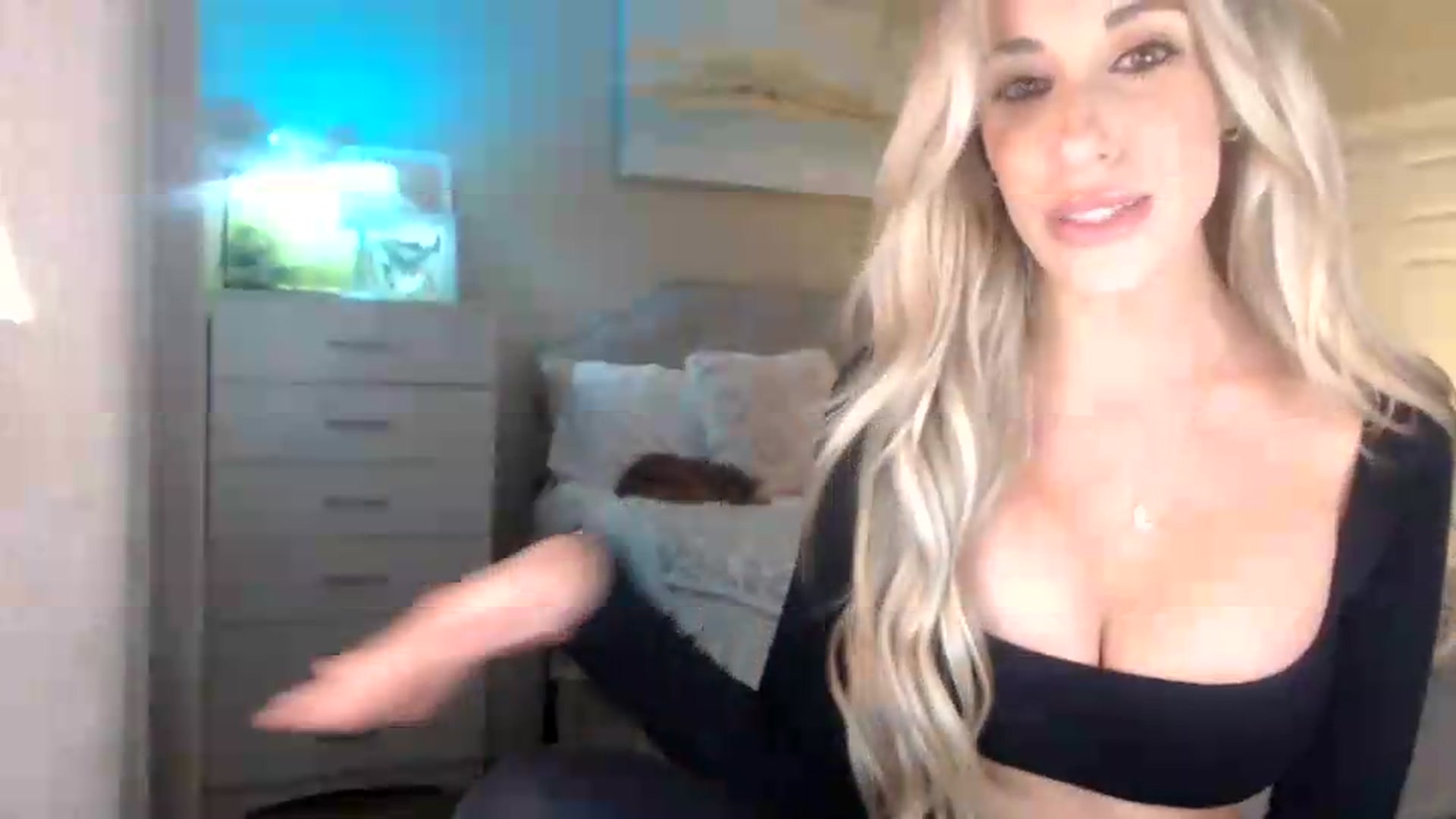Gallery image thumbnail from Queen_bambii's myfreecams stream on, 06/11/2026, 07:18 image 2 of 20