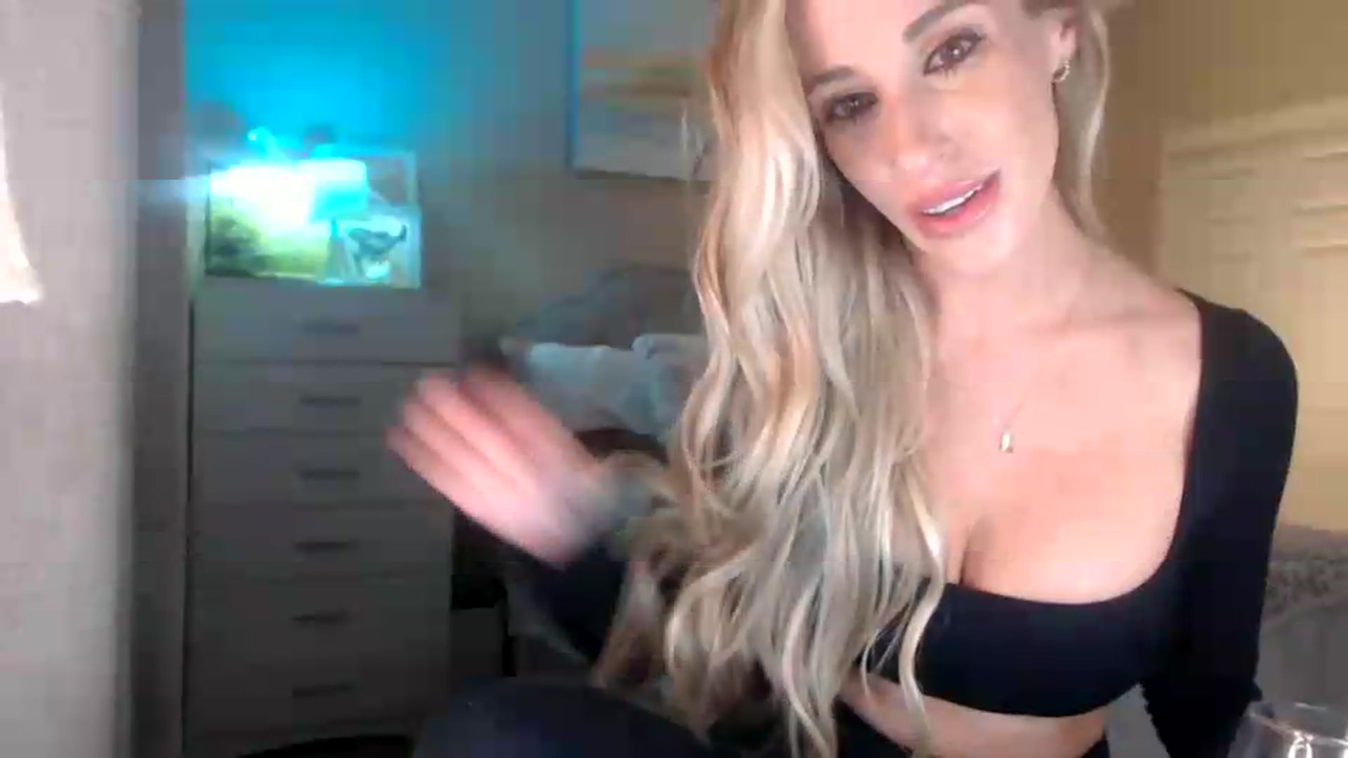 Gallery image thumbnail from Queen_bambii's myfreecams stream on, 06/11/2026, 07:18 image 19 of 20