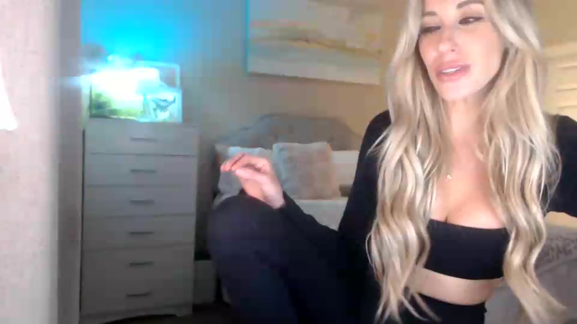Gallery image thumbnail from Queen_bambii's myfreecams stream on, 06/11/2026, 07:18 image 17 of 20