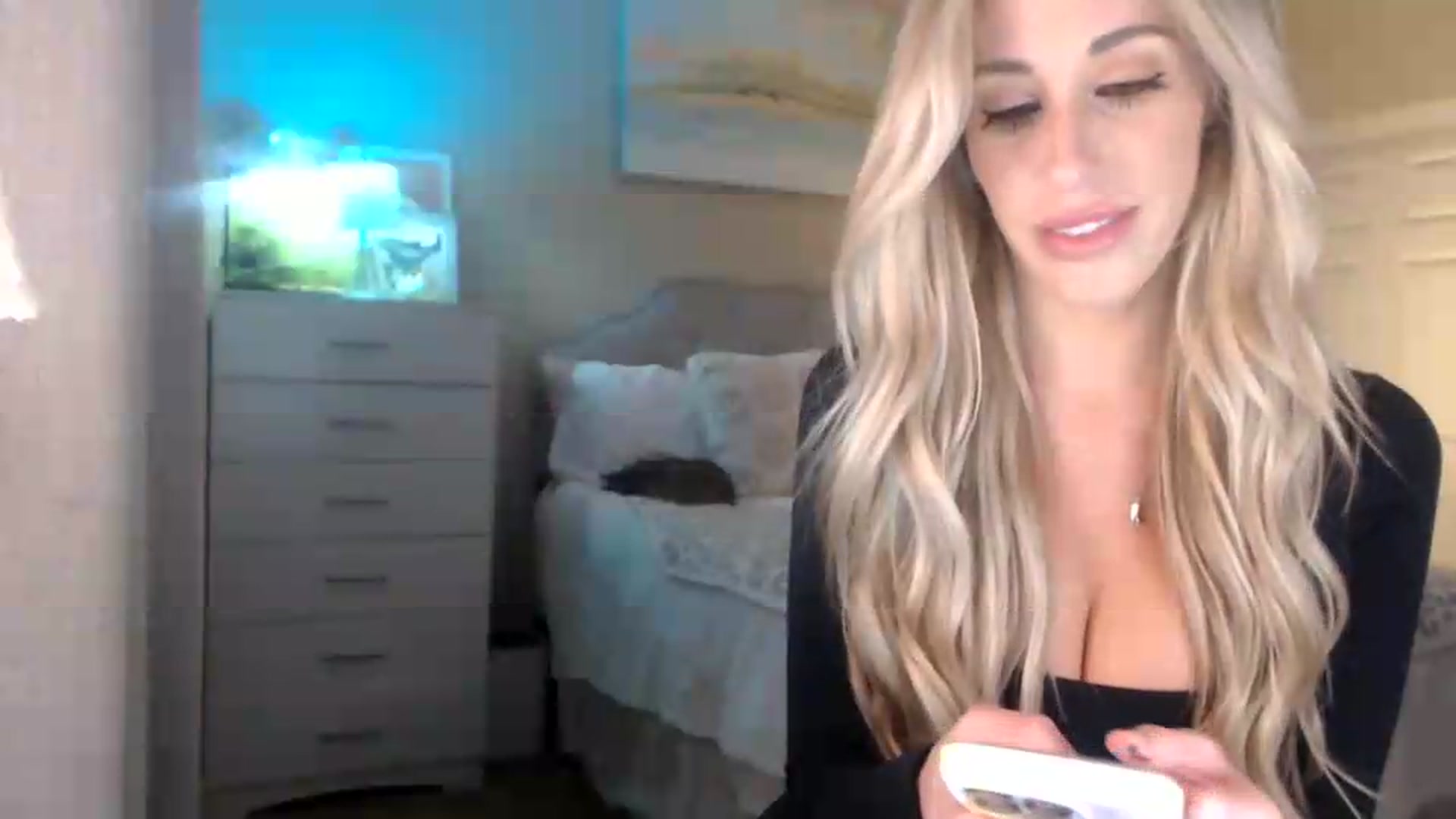 Gallery image thumbnail from Queen_bambii's myfreecams stream on, 06/11/2026, 07:18 image 13 of 20