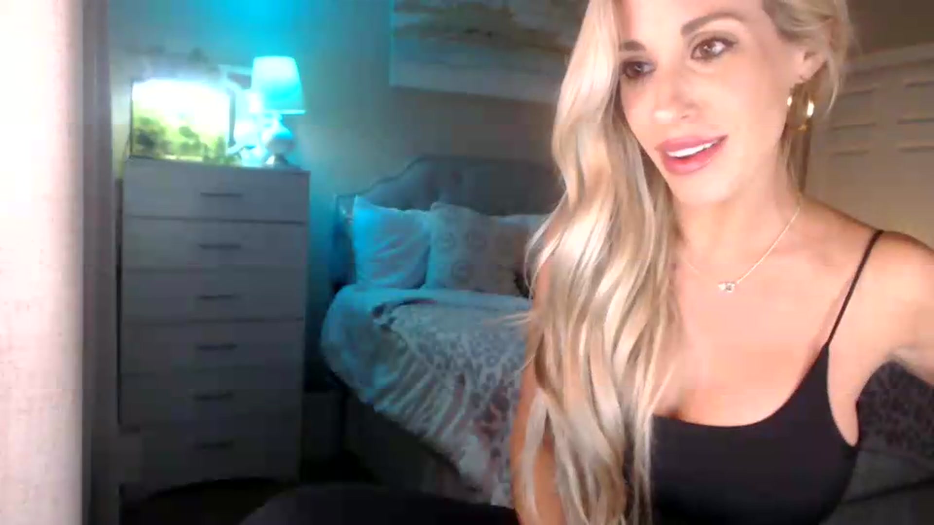 Gallery image thumbnail from Queen_bambii's myfreecams stream on, 06/28/2026, 07:22 image 14 of 20