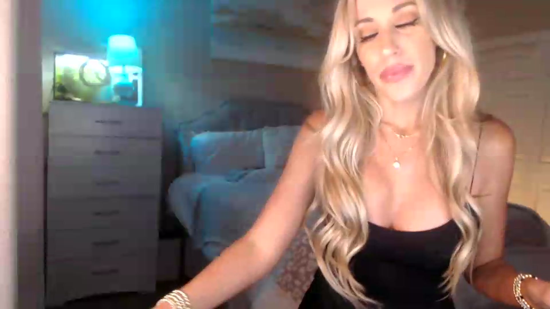 Gallery image thumbnail from Queen_bambii's myfreecams stream on, 07/02/2026, 06:37 image 6 of 20