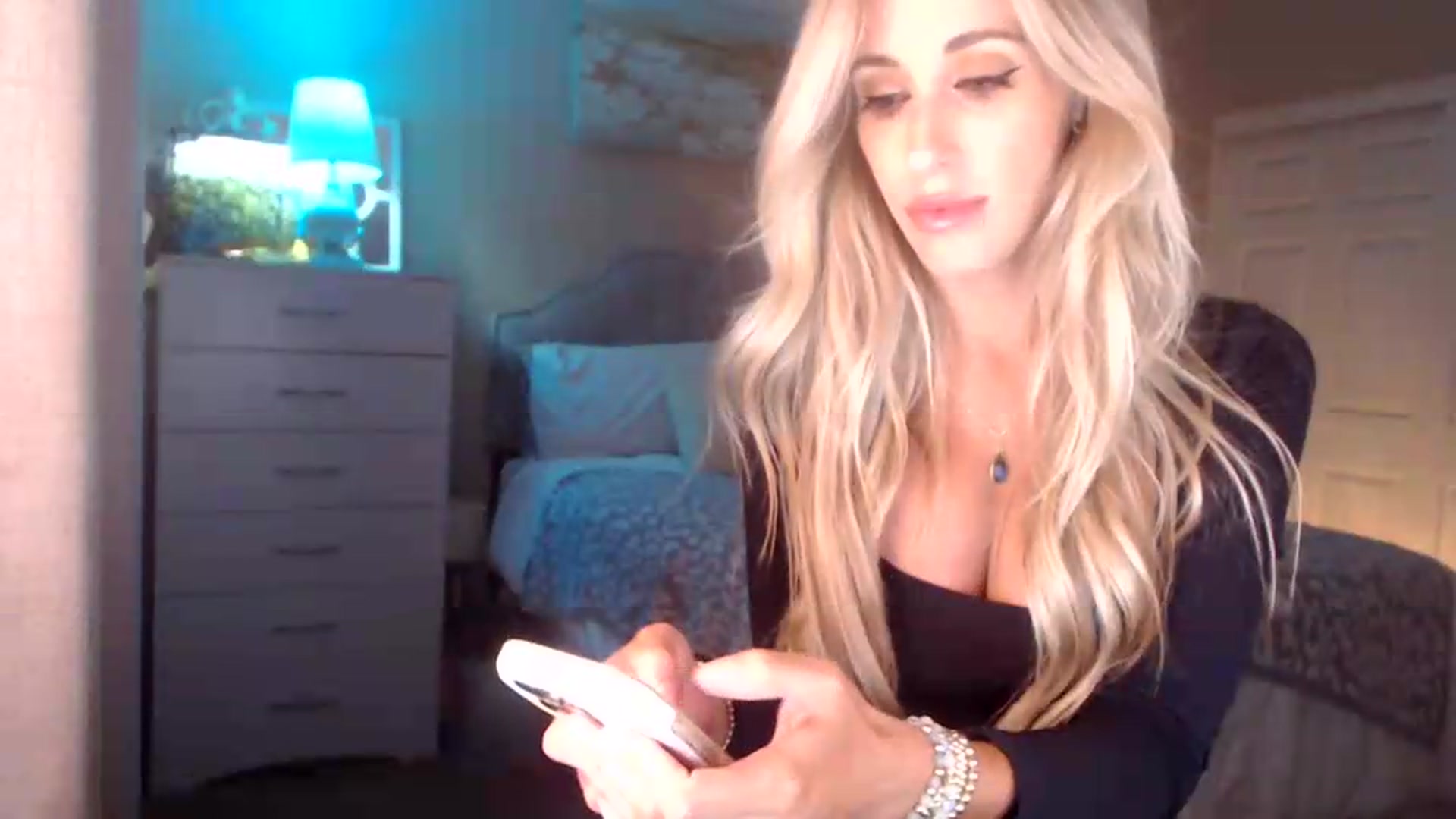 Gallery image thumbnail from Queen_bambii's myfreecams stream on, 07/30/2026, 07:23 image 10 of 20
