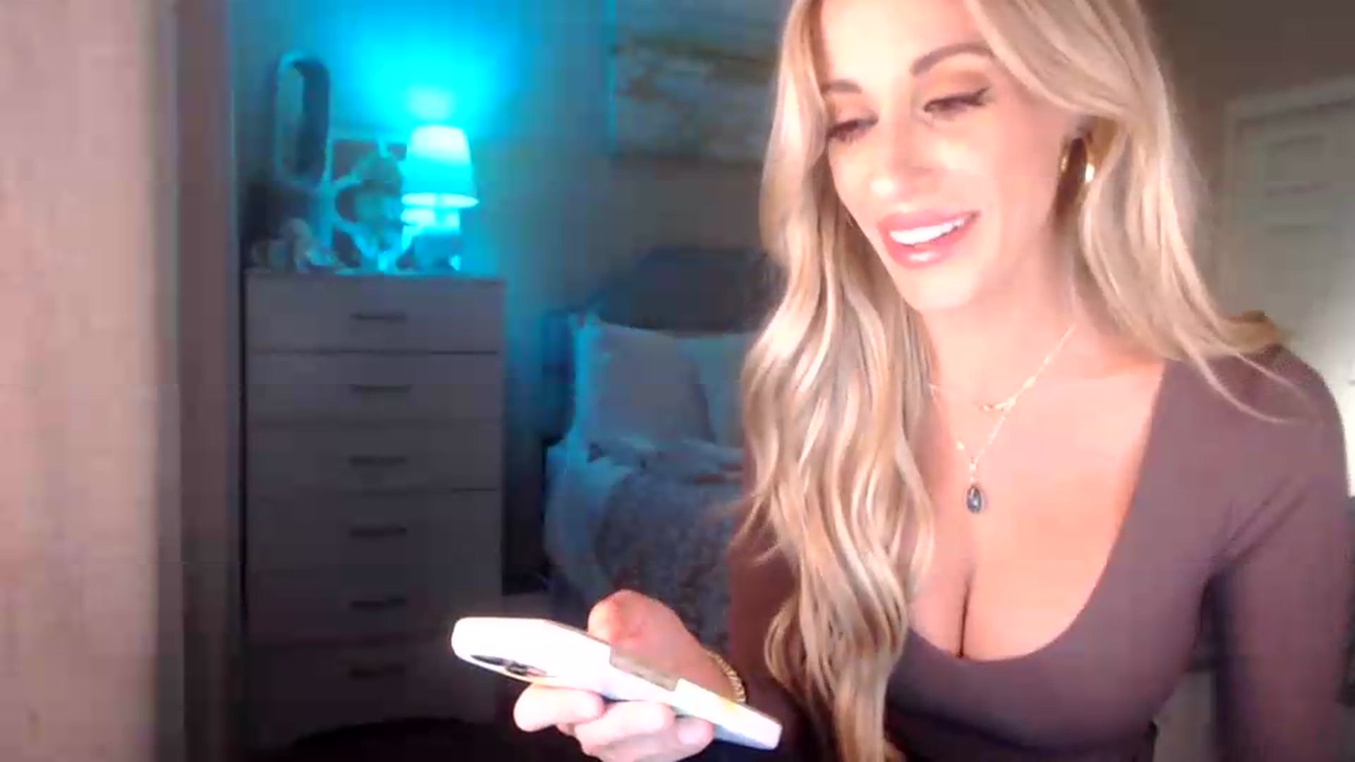 Gallery image thumbnail from Queen_bambii's myfreecams stream on, 08/01/2026, 06:59 image 9 of 20