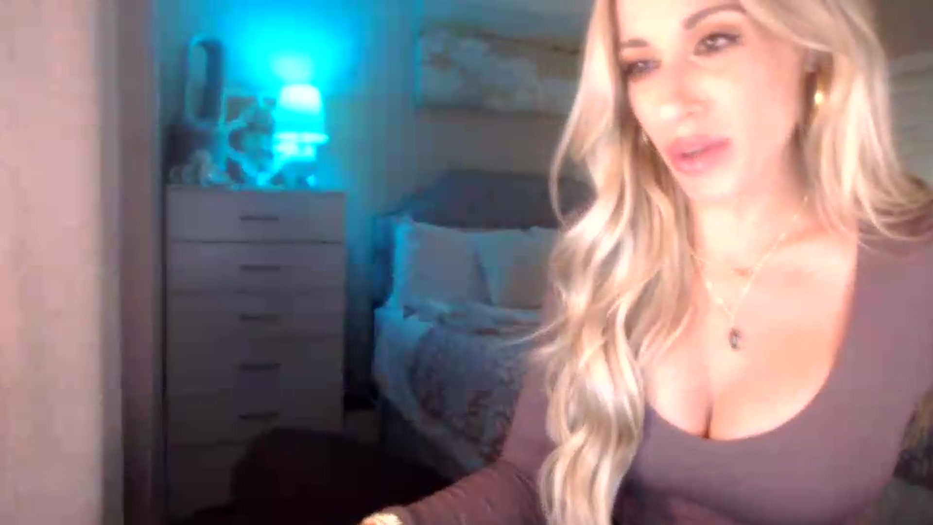 Gallery image thumbnail from Queen_bambii's myfreecams stream on, 08/01/2026, 06:59 image 15 of 20