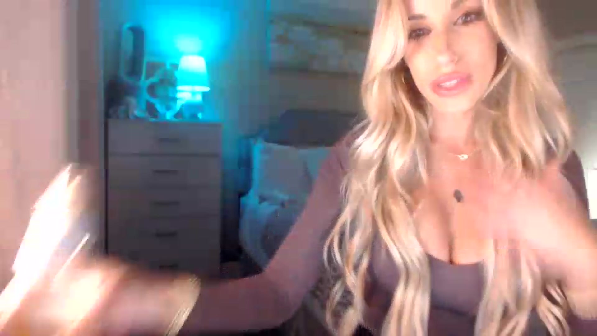 Gallery image thumbnail from Queen_bambii's myfreecams stream on, 08/01/2026, 06:59 image 3 of 20