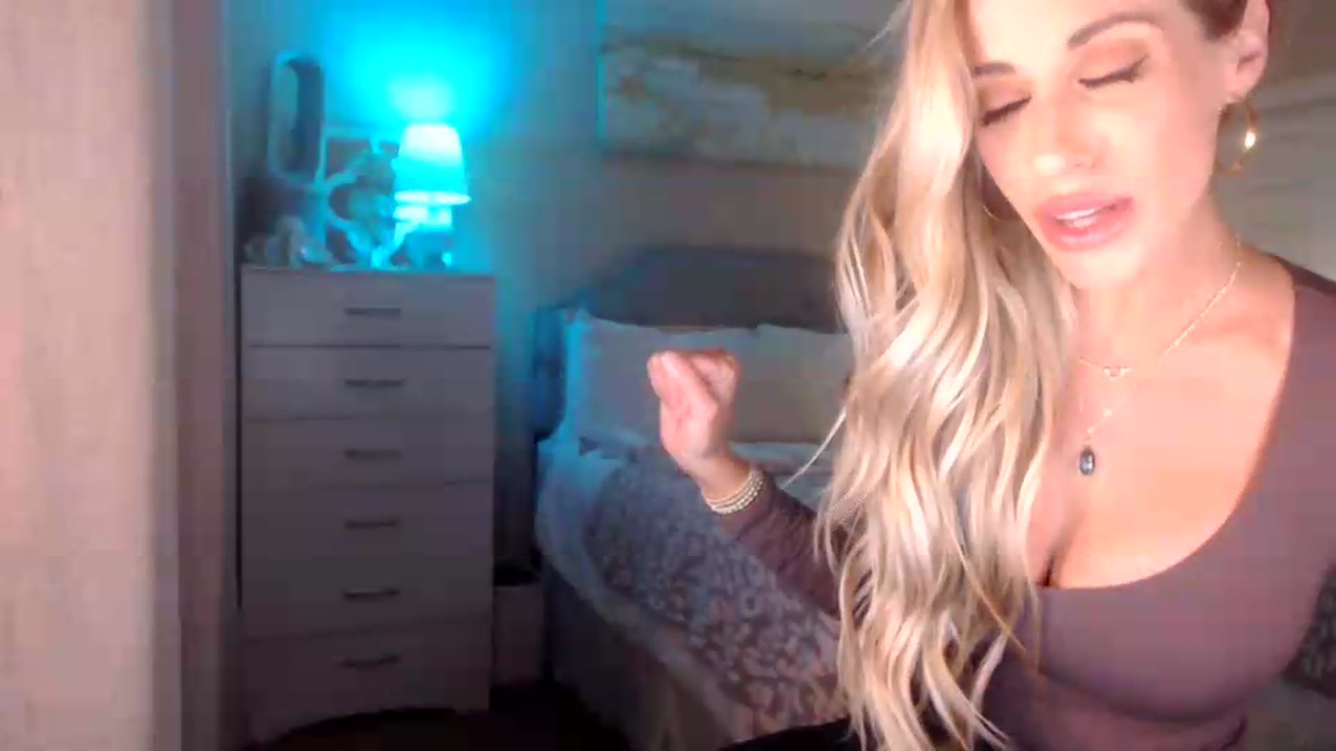 Gallery image thumbnail from Queen_bambii's myfreecams stream on, 08/01/2026, 06:59 image 4 of 20