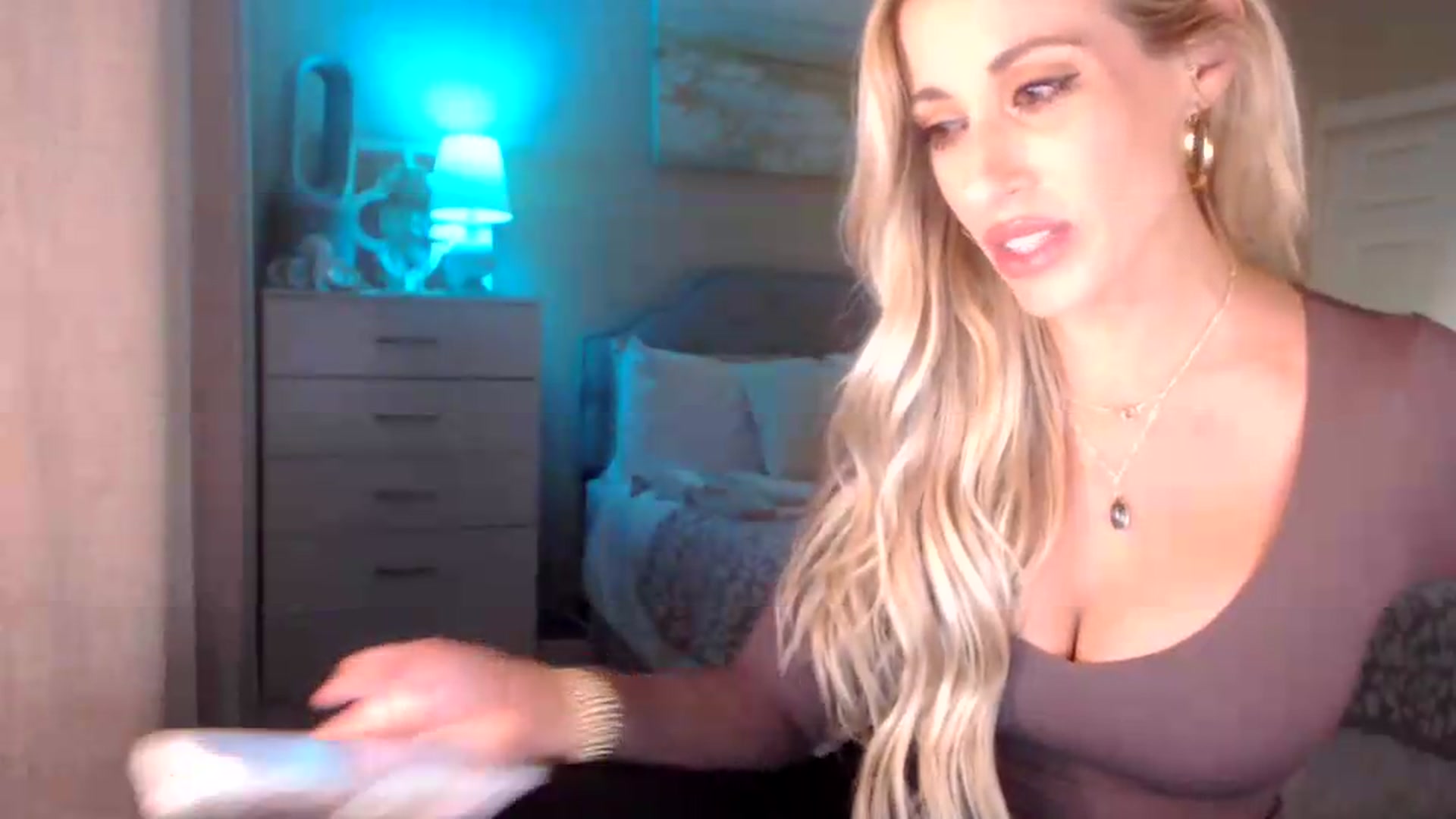 Gallery image thumbnail from Queen_bambii's myfreecams stream on, 08/01/2026, 06:59 image 13 of 20