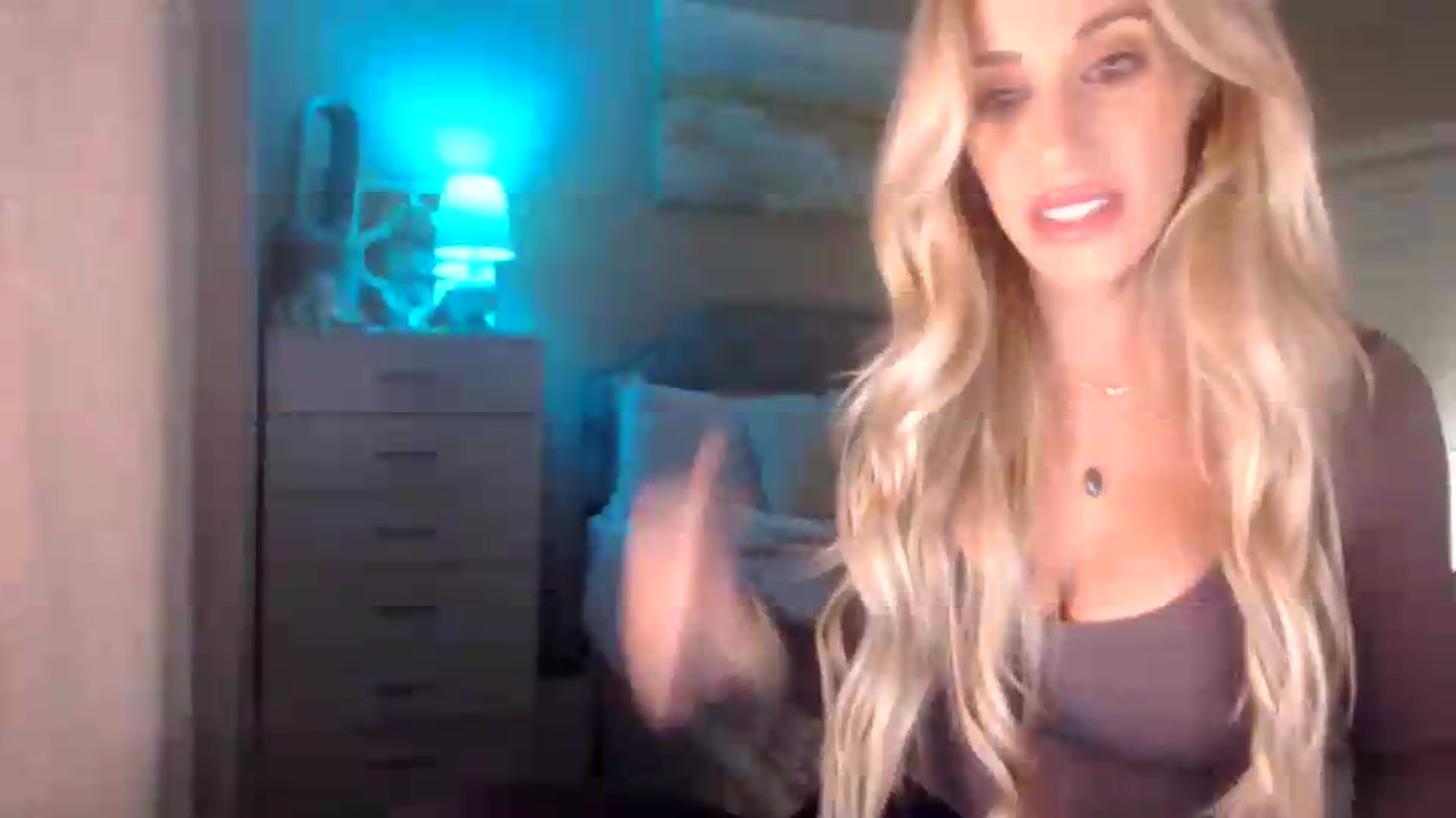 Gallery image thumbnail from Queen_bambii's myfreecams stream on, 08/01/2026, 06:59 image 17 of 20
