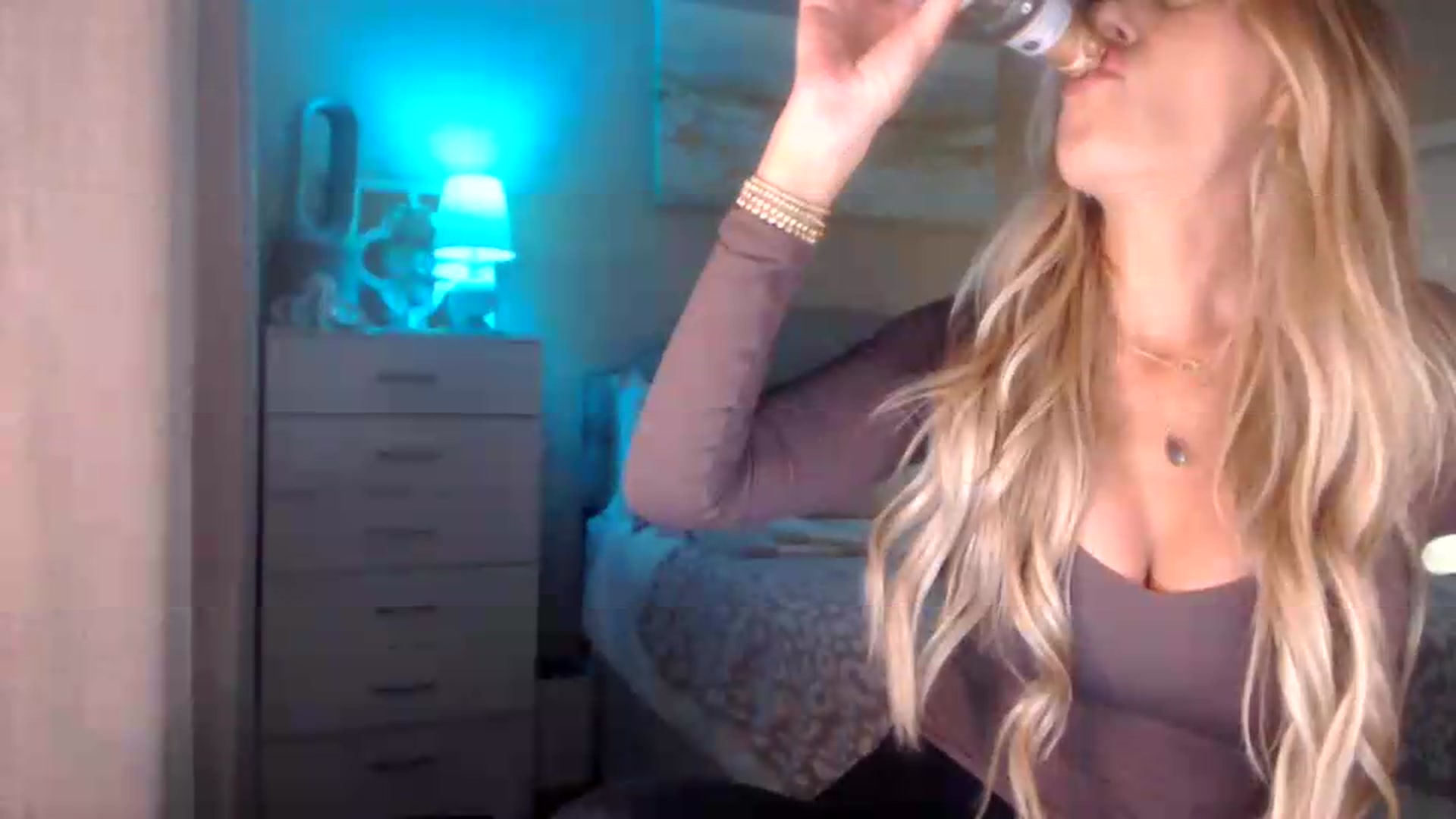 Gallery image thumbnail from Queen_bambii's myfreecams stream on, 08/01/2026, 06:59 image 18 of 20