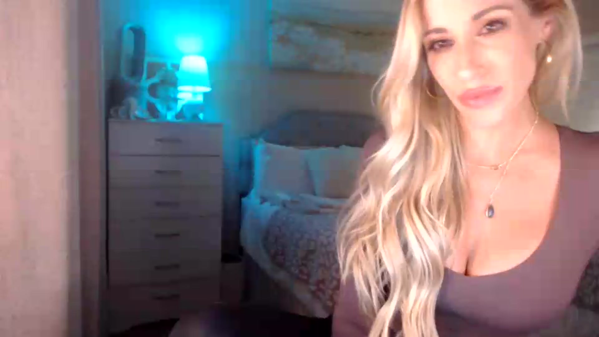 Gallery image thumbnail from Queen_bambii's myfreecams stream on, 08/01/2026, 06:59 image 14 of 20