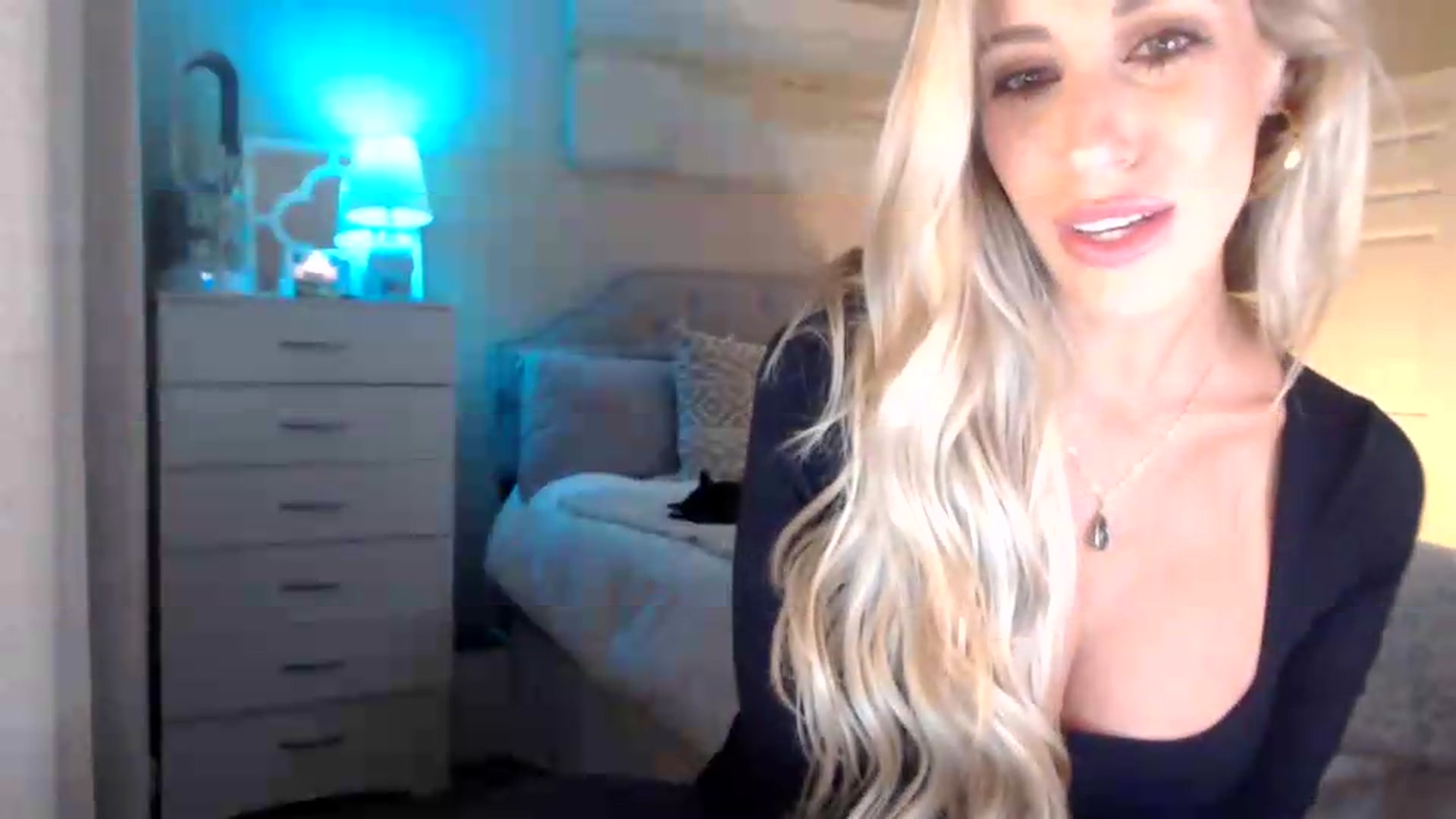 Gallery image thumbnail from Queen_bambii's myfreecams stream on, 08/22/2026, 07:42 image 4 of 20