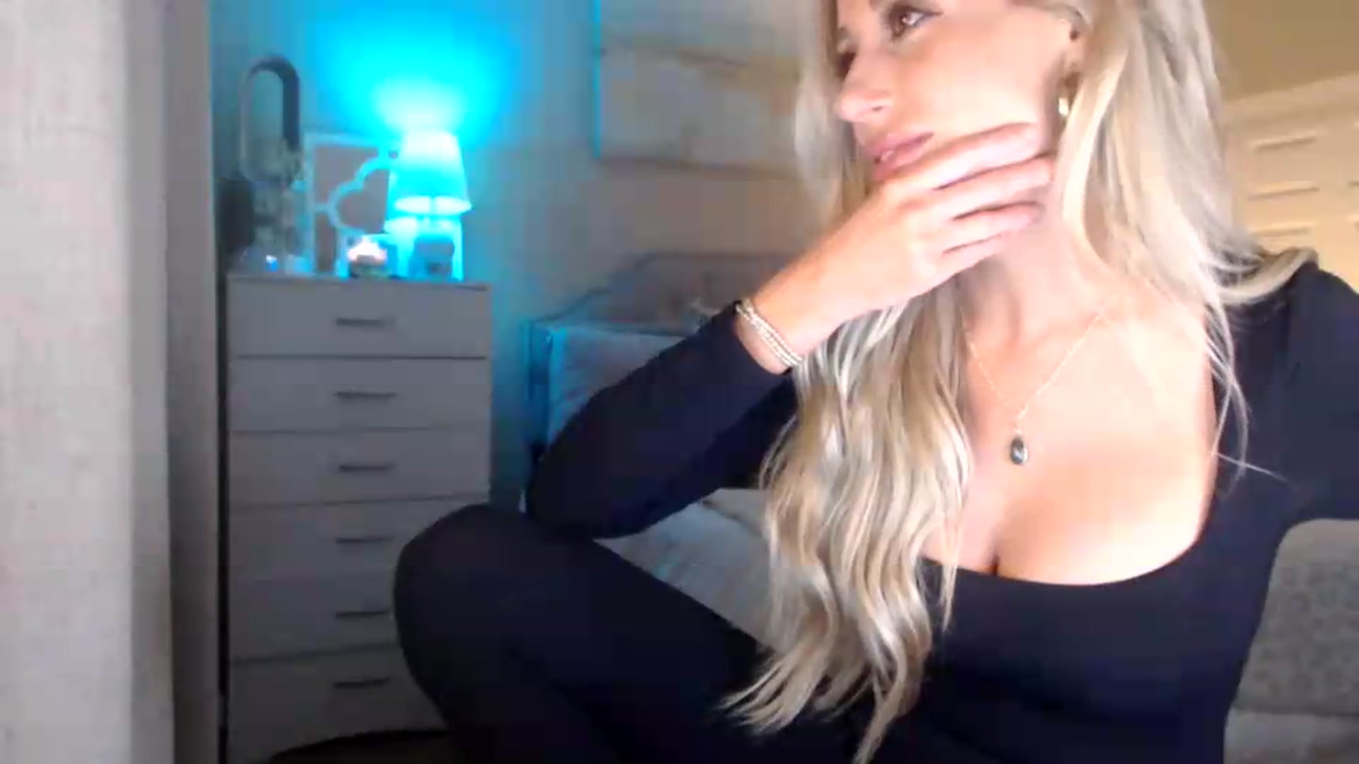 Gallery image thumbnail from Queen_bambii's myfreecams stream on, 08/22/2026, 07:42 image 5 of 20