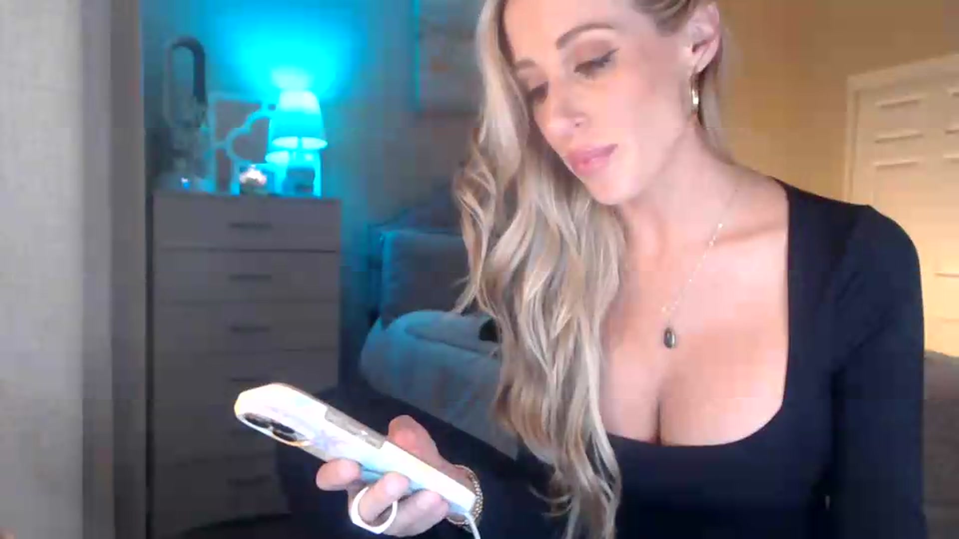 Gallery image thumbnail from Queen_bambii's myfreecams stream on, 08/22/2026, 07:42 image 15 of 20