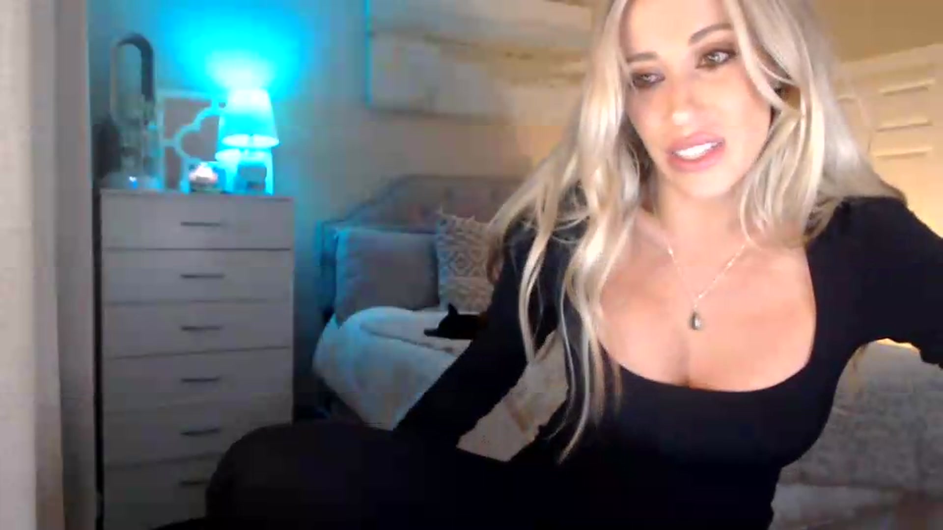 Gallery image thumbnail from Queen_bambii's myfreecams stream on, 08/22/2026, 07:42 image 2 of 20