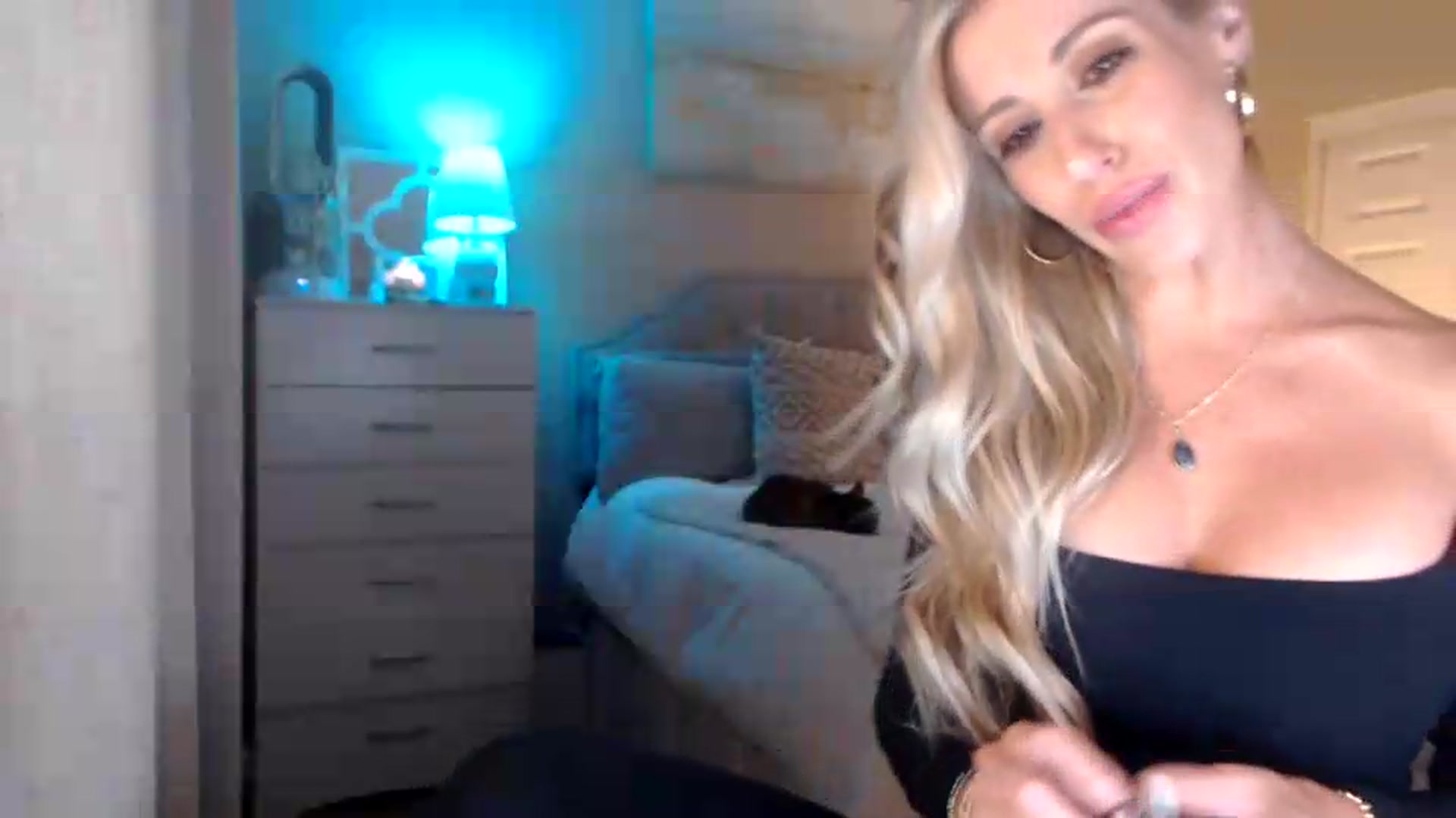 Gallery image thumbnail from Queen_bambii's myfreecams stream on, 08/22/2026, 07:42 image 12 of 20