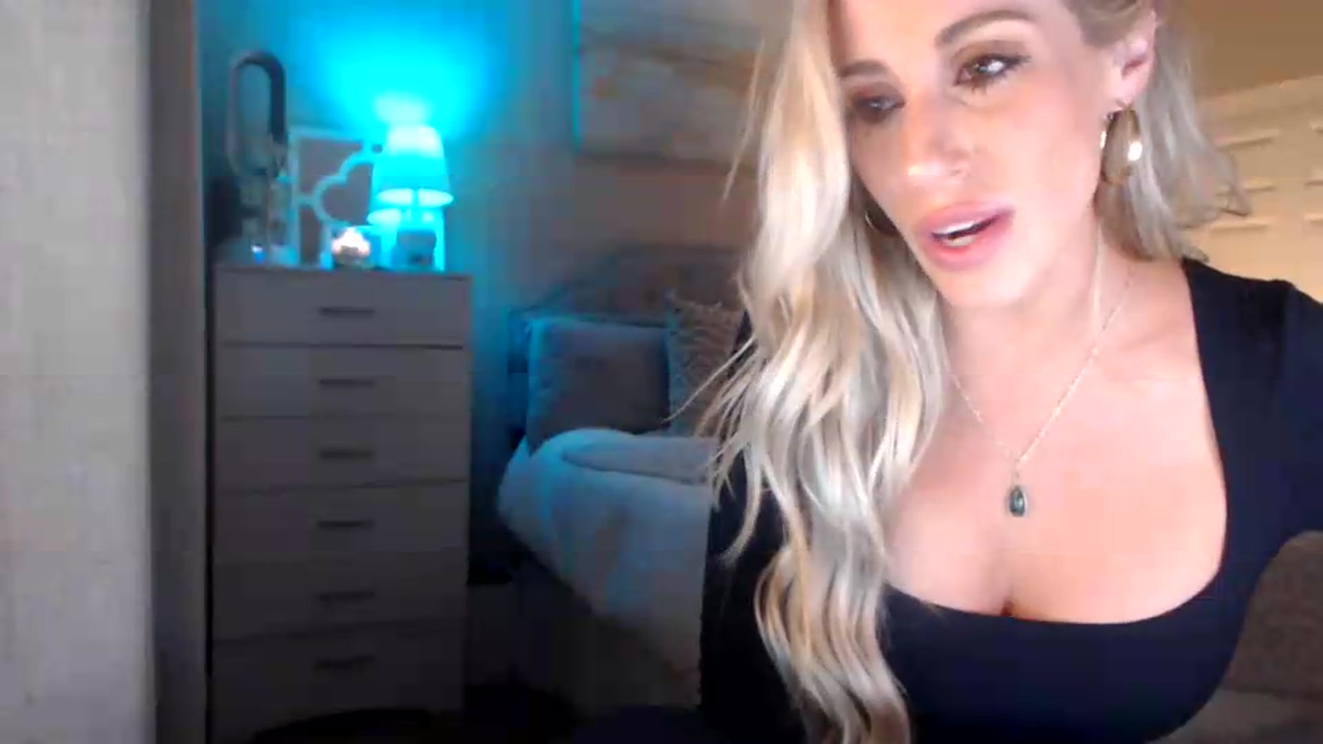Gallery image thumbnail from Queen_bambii's myfreecams stream on, 08/22/2026, 07:42 image 18 of 20