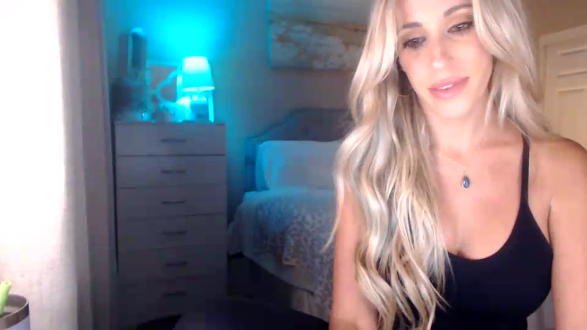 Gallery image thumbnail from Queen_bambii's myfreecams stream on, 09/02/2026, 06:43 image 6 of 20