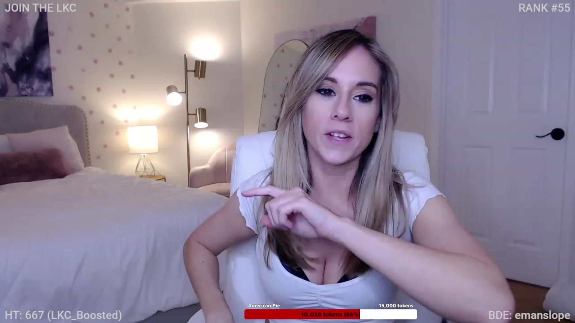 Gallery image thumbnail from Queen_of_LKC's myfreecams stream on, 11/17/2022, 04:01 image 5 of 20